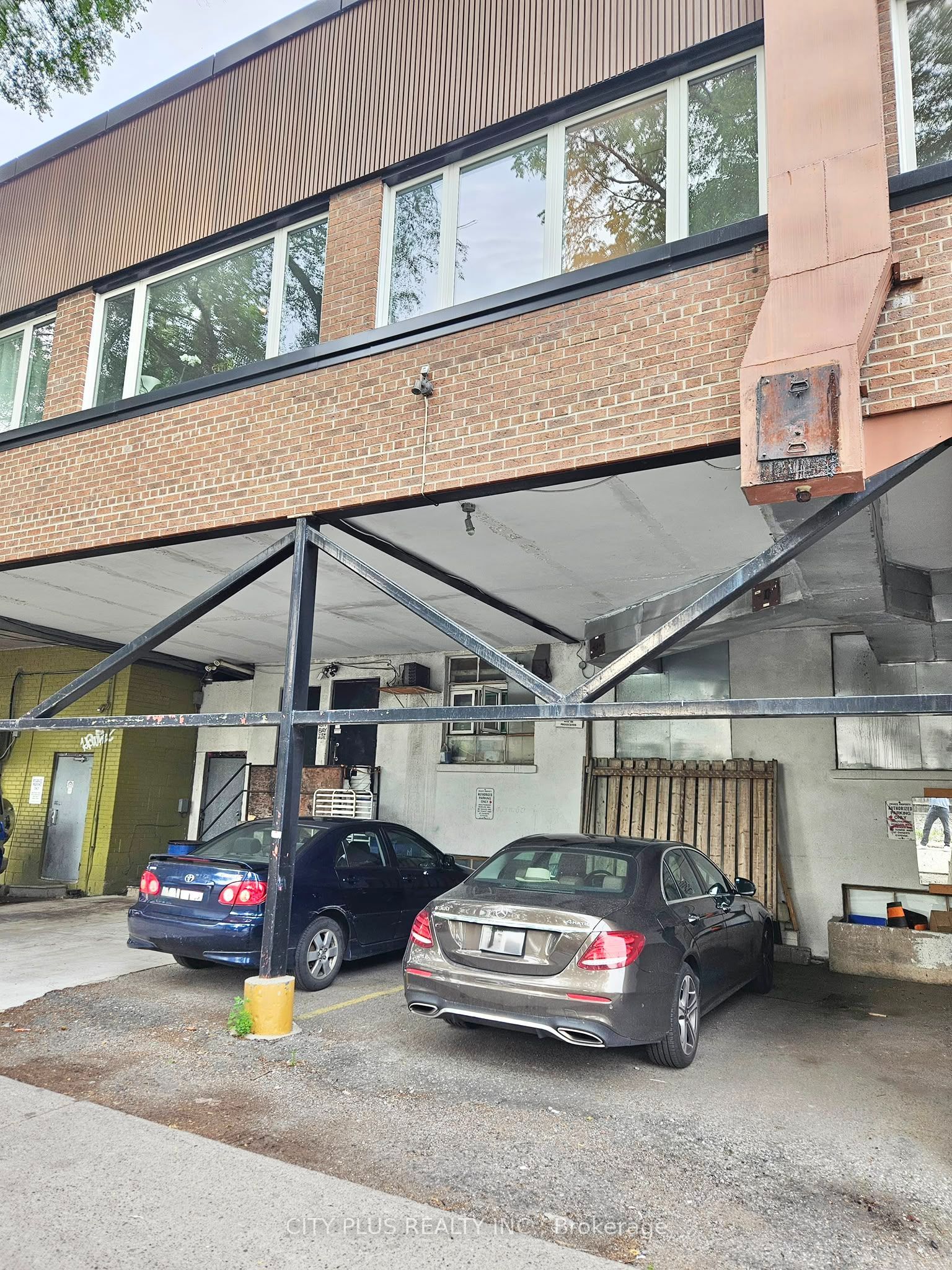 1677 Bayview Avenue Property Photo 11