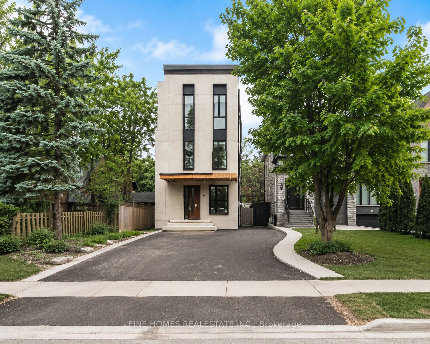 47 Yonge Boulevard Property Photo 2