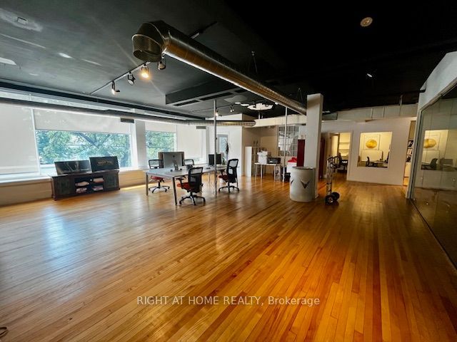 284 College Street 2nd Floor Property Photo 1