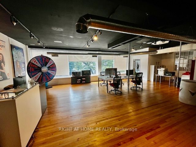 284 College Street 2nd Floor Property Photo 2