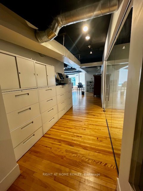 284 College Street 2nd Floor Property Photo 11