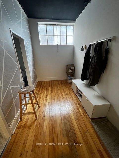 284 College Street 2nd Floor Property Photo 14