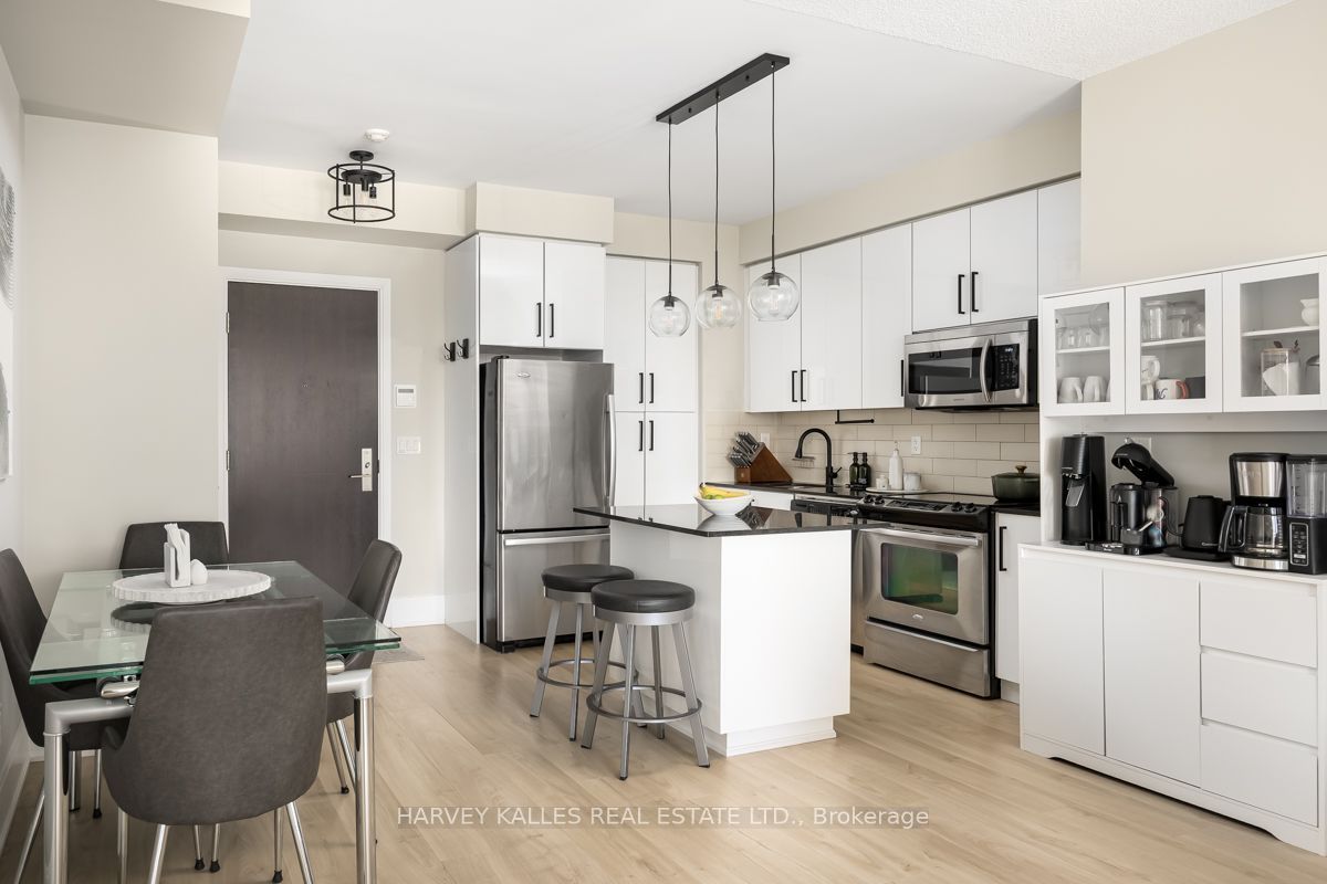 70 Roehampton Avenue 813 Property Photo 8