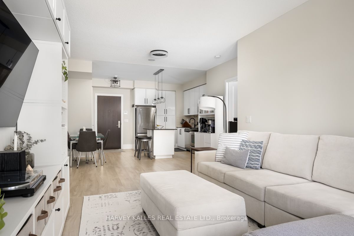70 Roehampton Avenue 813 Property Photo 11