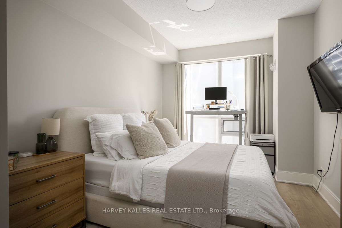 70 Roehampton Avenue 813 Property Photo 12