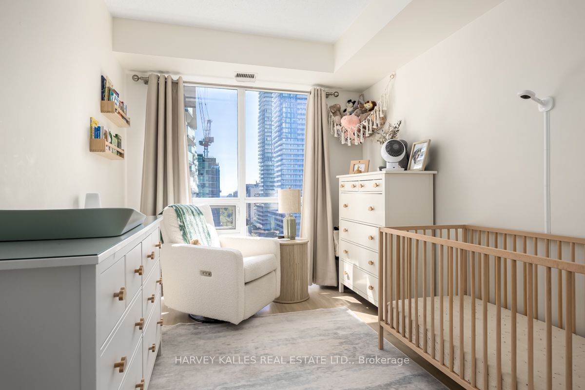 70 Roehampton Avenue 813 Property Photo 15