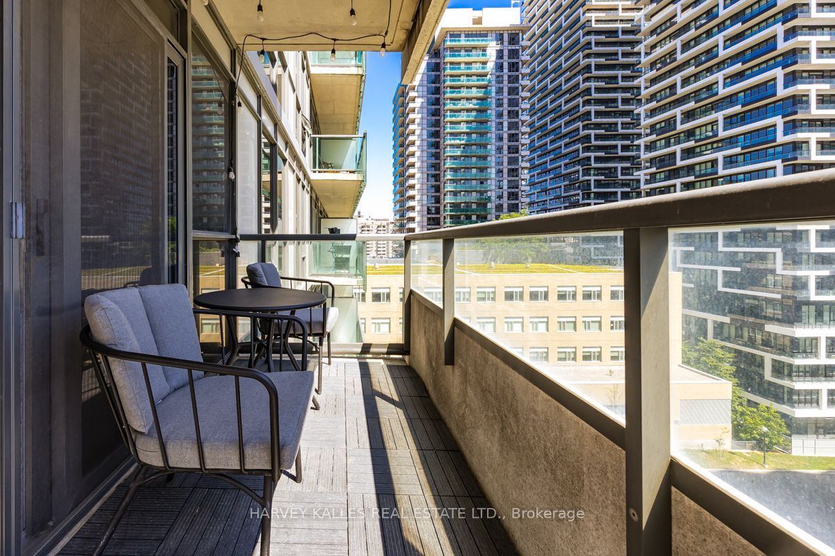 70 Roehampton Avenue 813 Property Photo 18