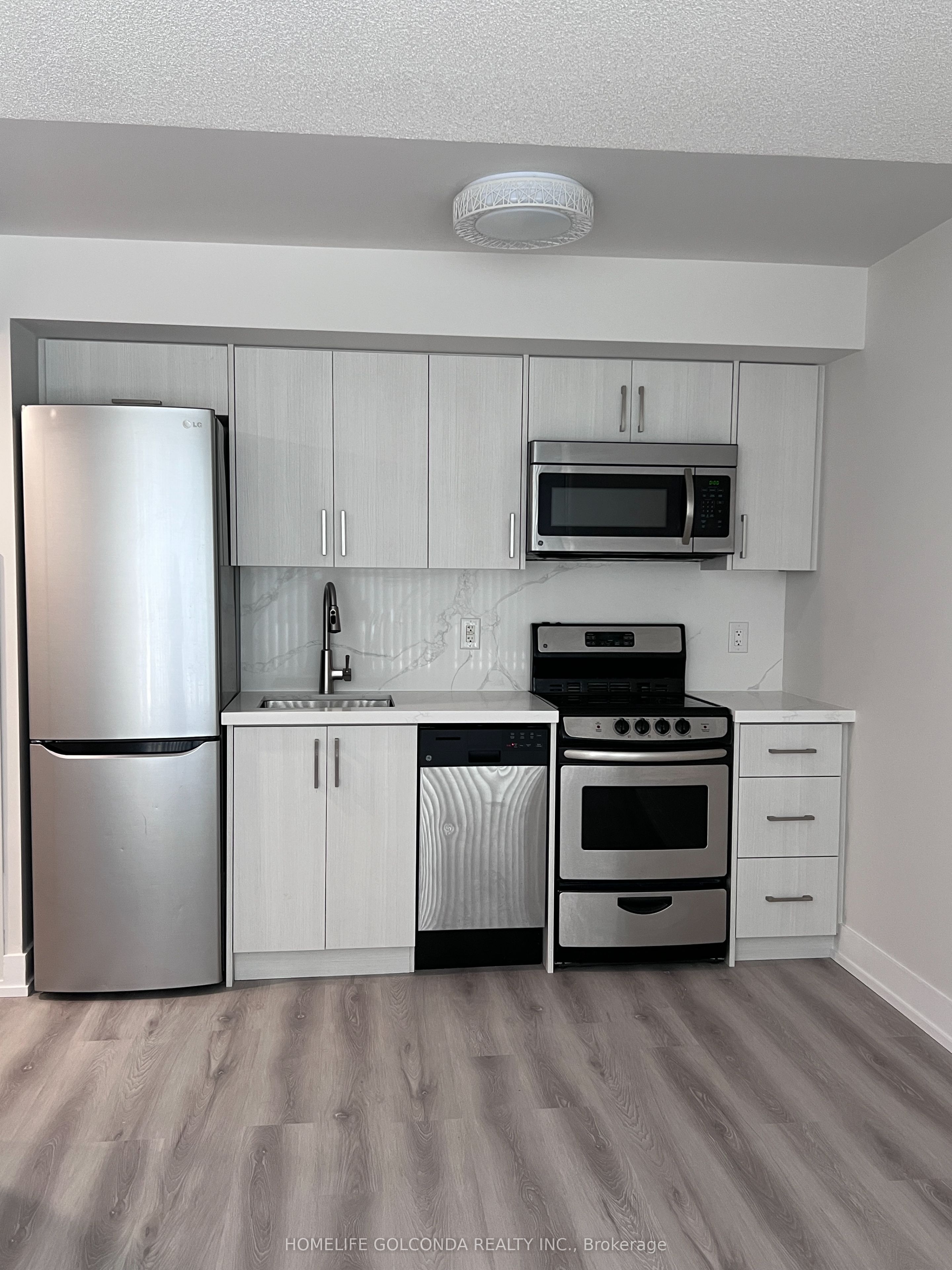 36 Lisgar Street 708e Property Photo 5