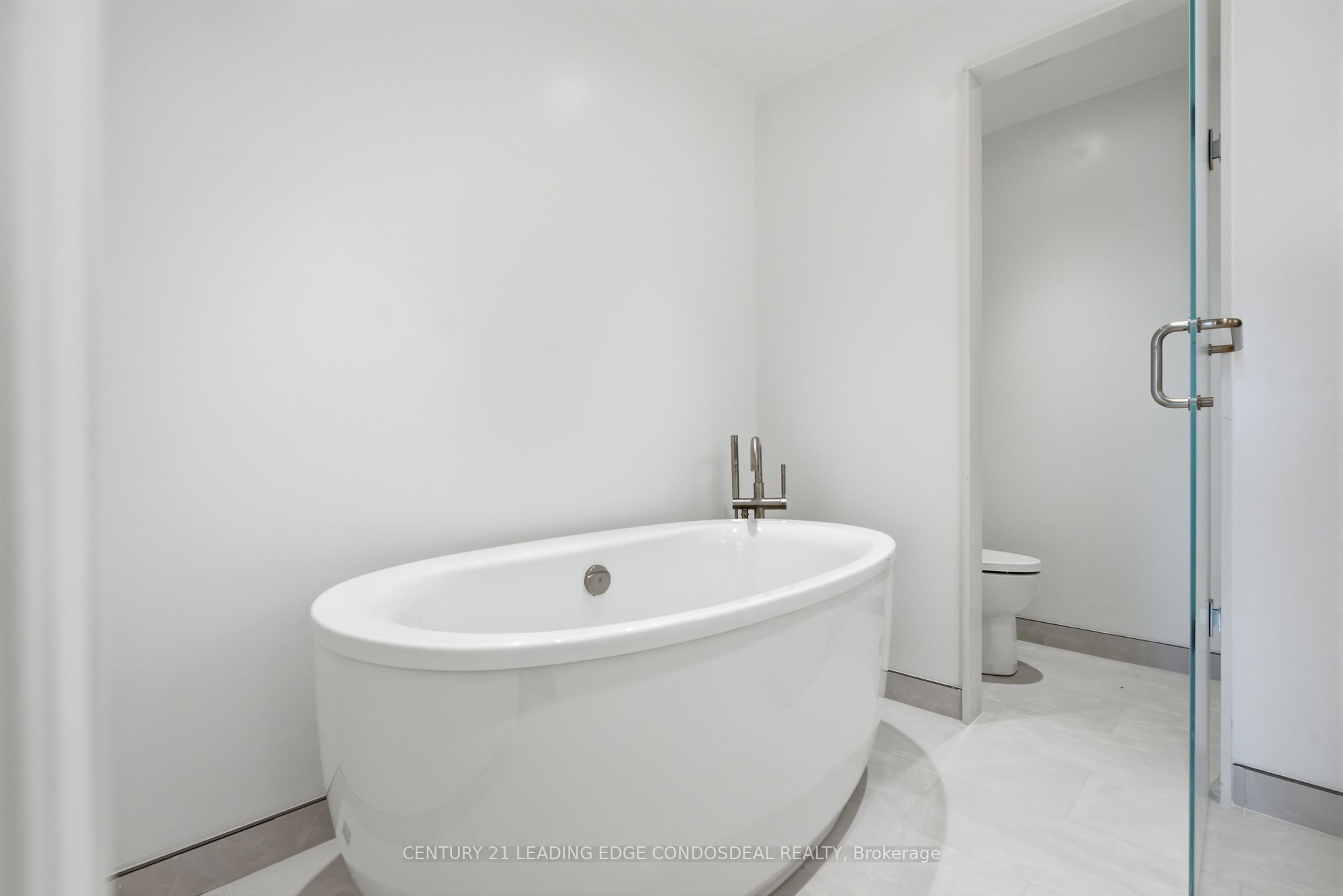 1 Strathgowan Avenue 503 Property Photo 26