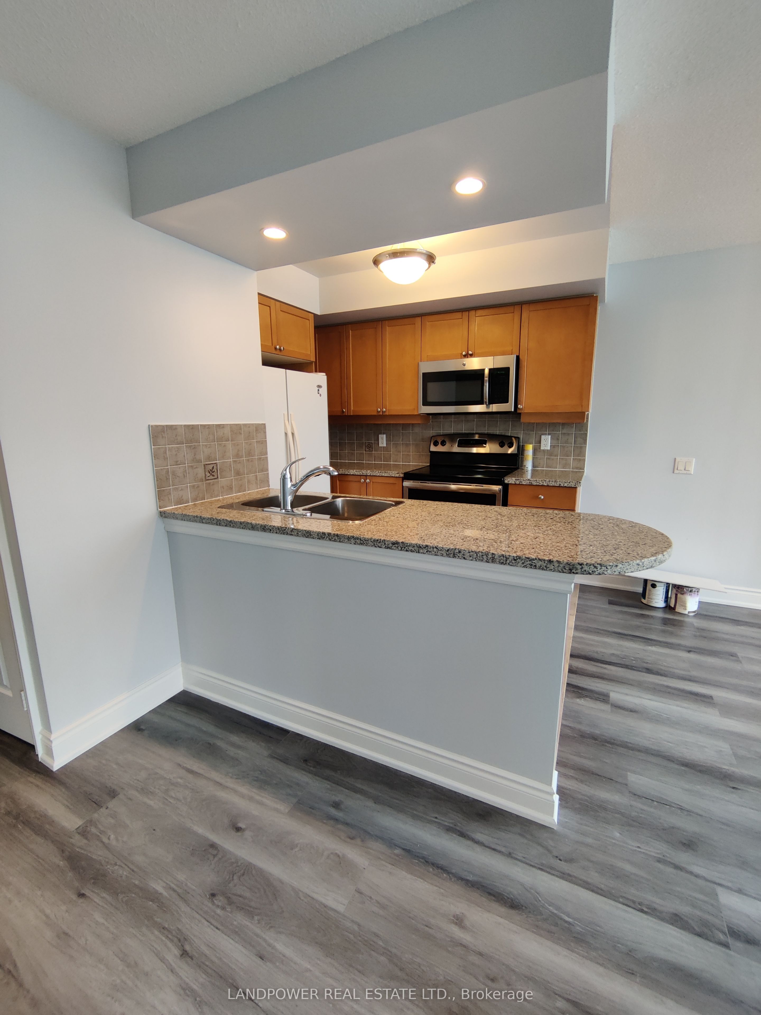 10 Northtown Way 906 Property Photo 2