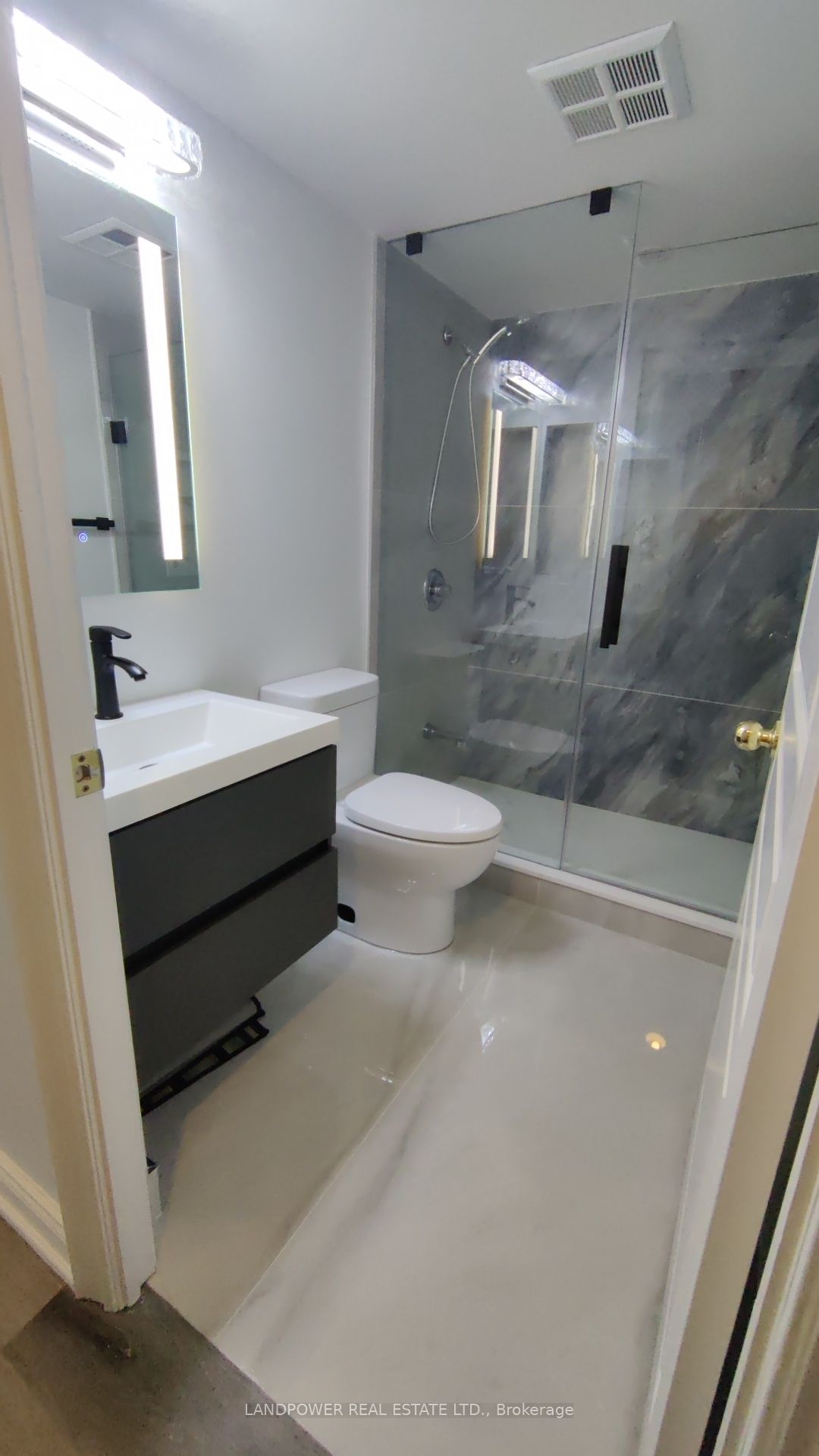 10 Northtown Way 906 Property Photo 6