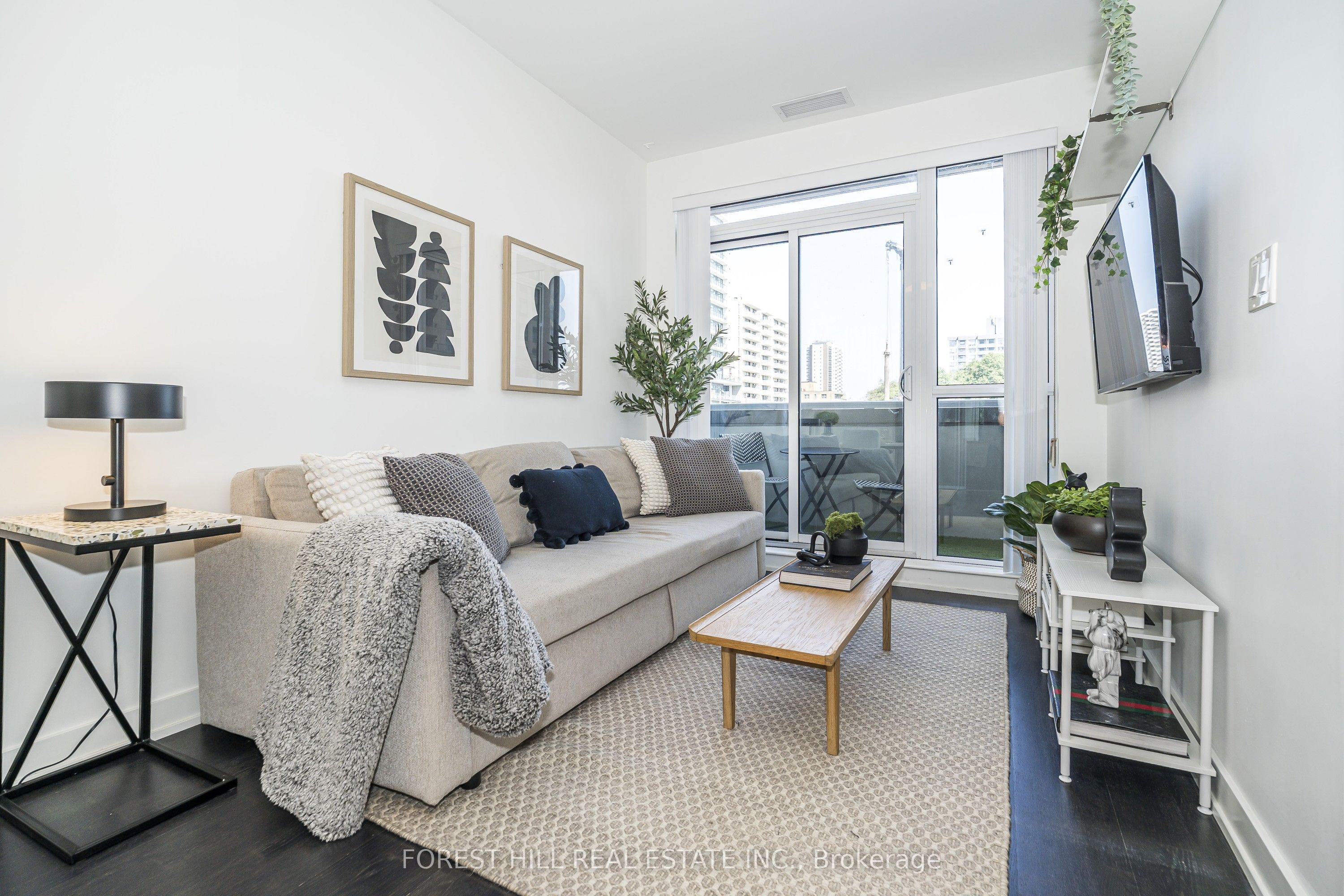 501 St Clair Avenue W 202