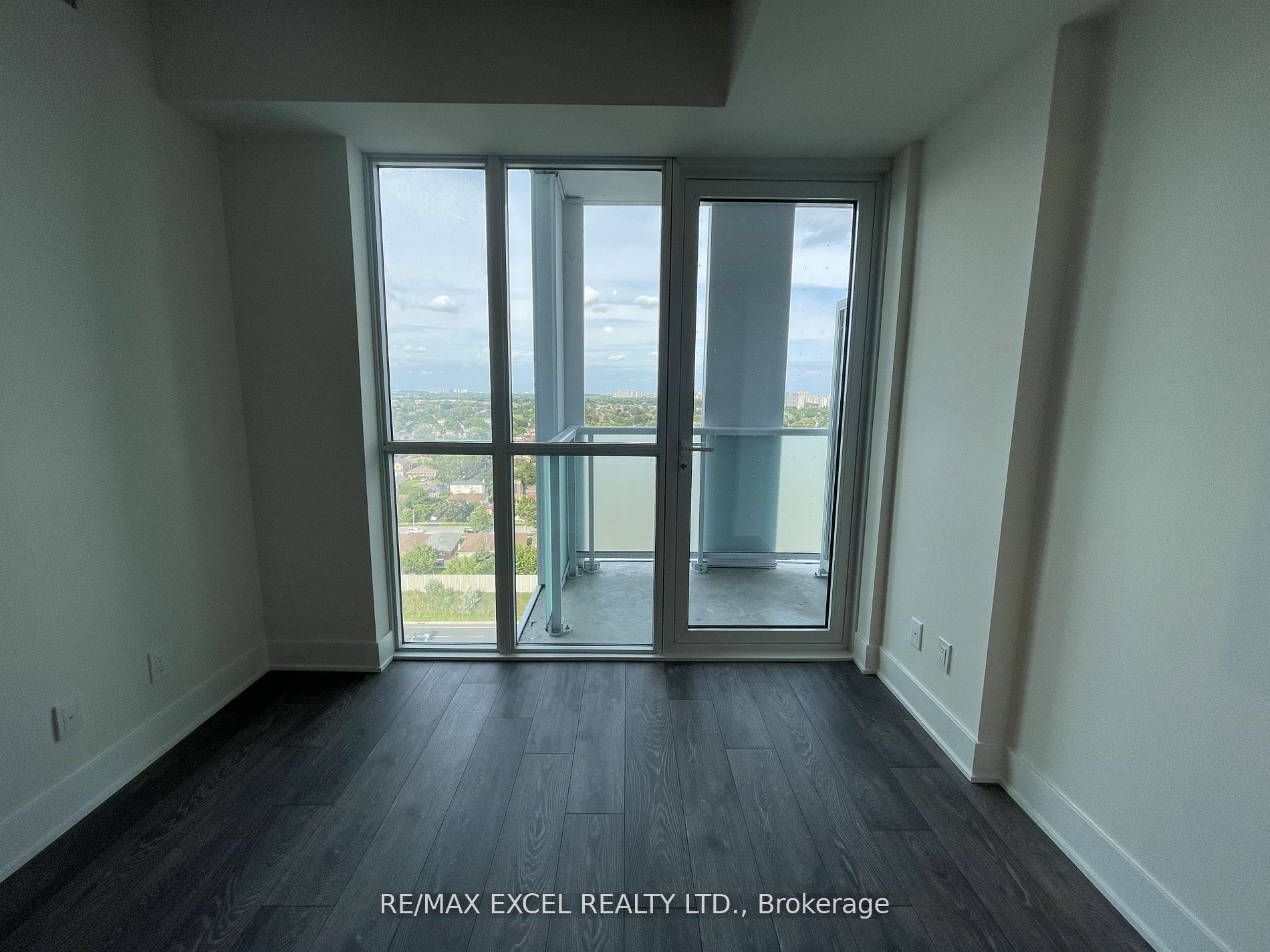 188 Fairview Mall Drive 1808 Property Photo 5