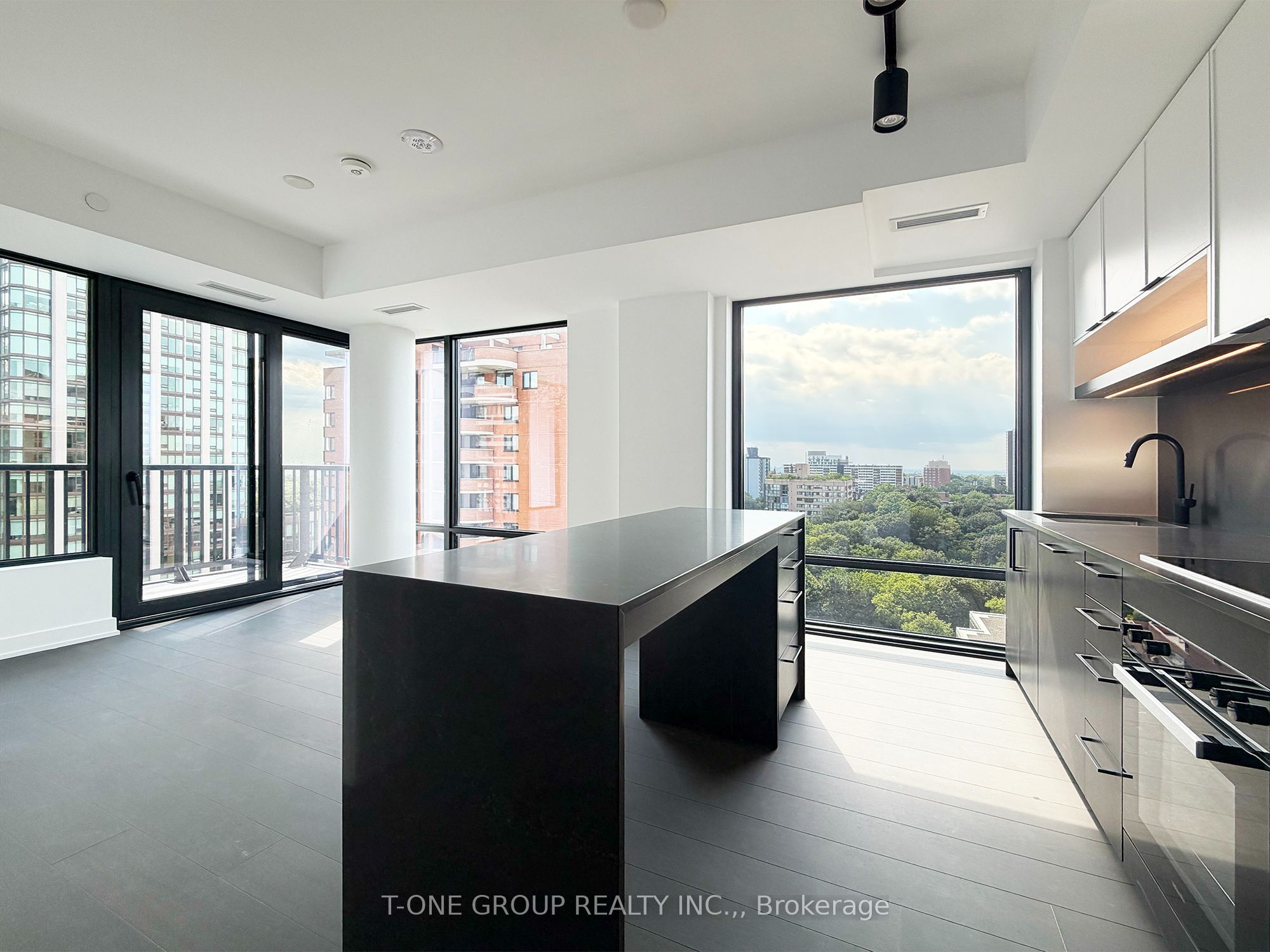 91 Montclair Avenue 1706 Property Photo 3