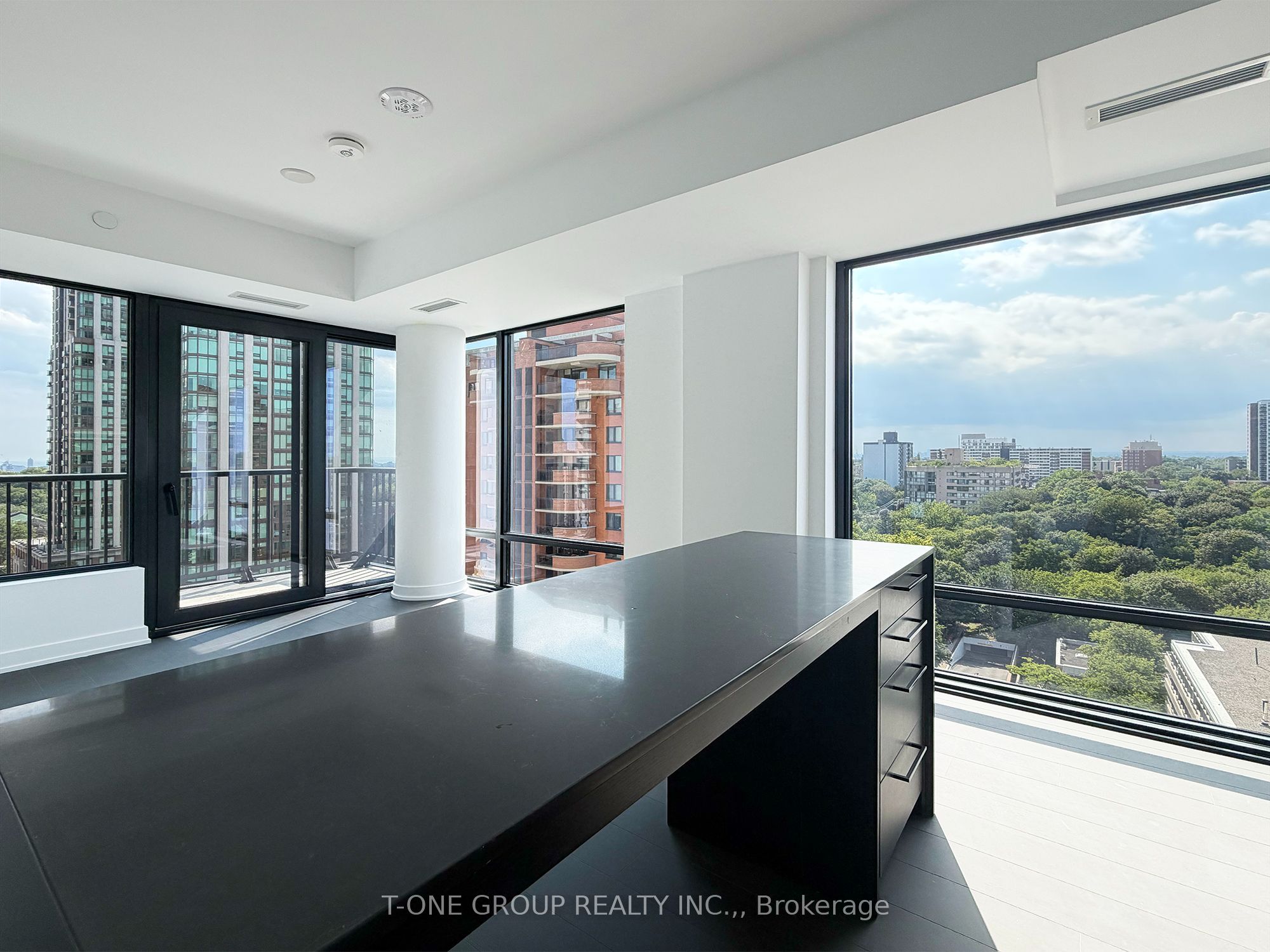 91 Montclair Avenue 1706 Property Photo 6