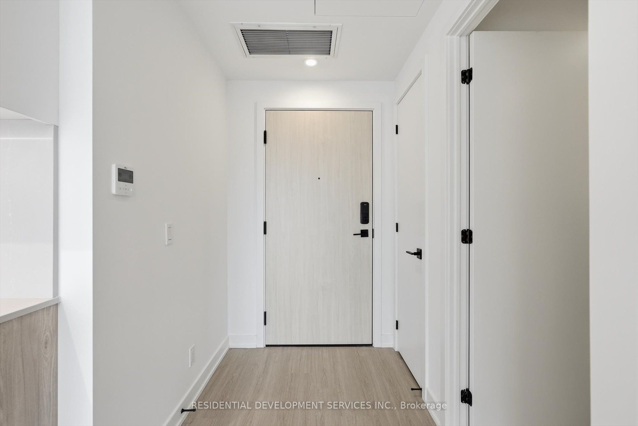 699 Sheppard Avenue E 1007 Property Photo 5
