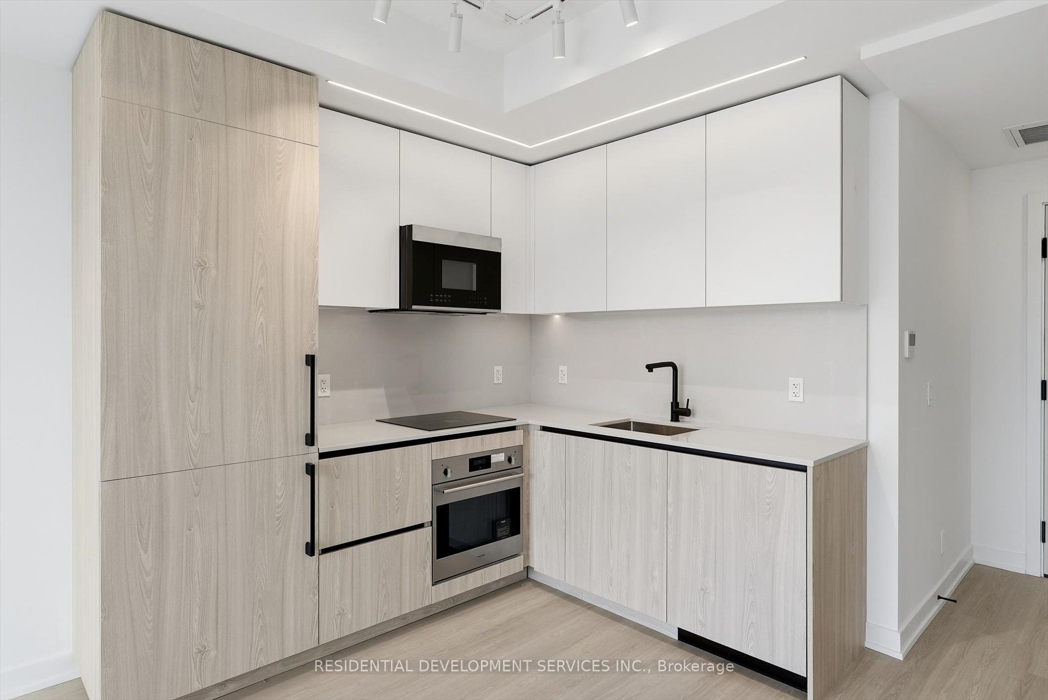 699 Sheppard Avenue E 1007 Property Photo 8