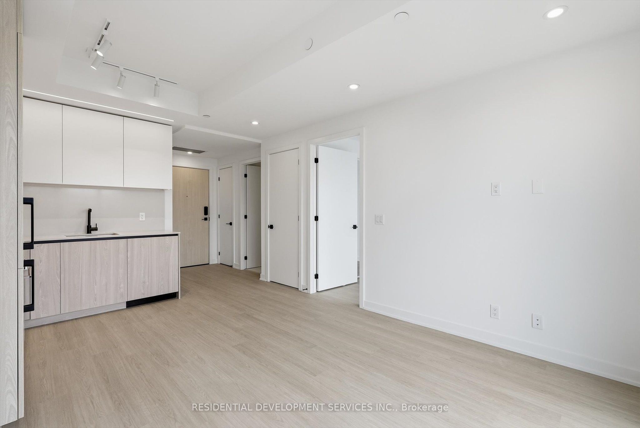 699 Sheppard Avenue E 1007 Property Photo 10