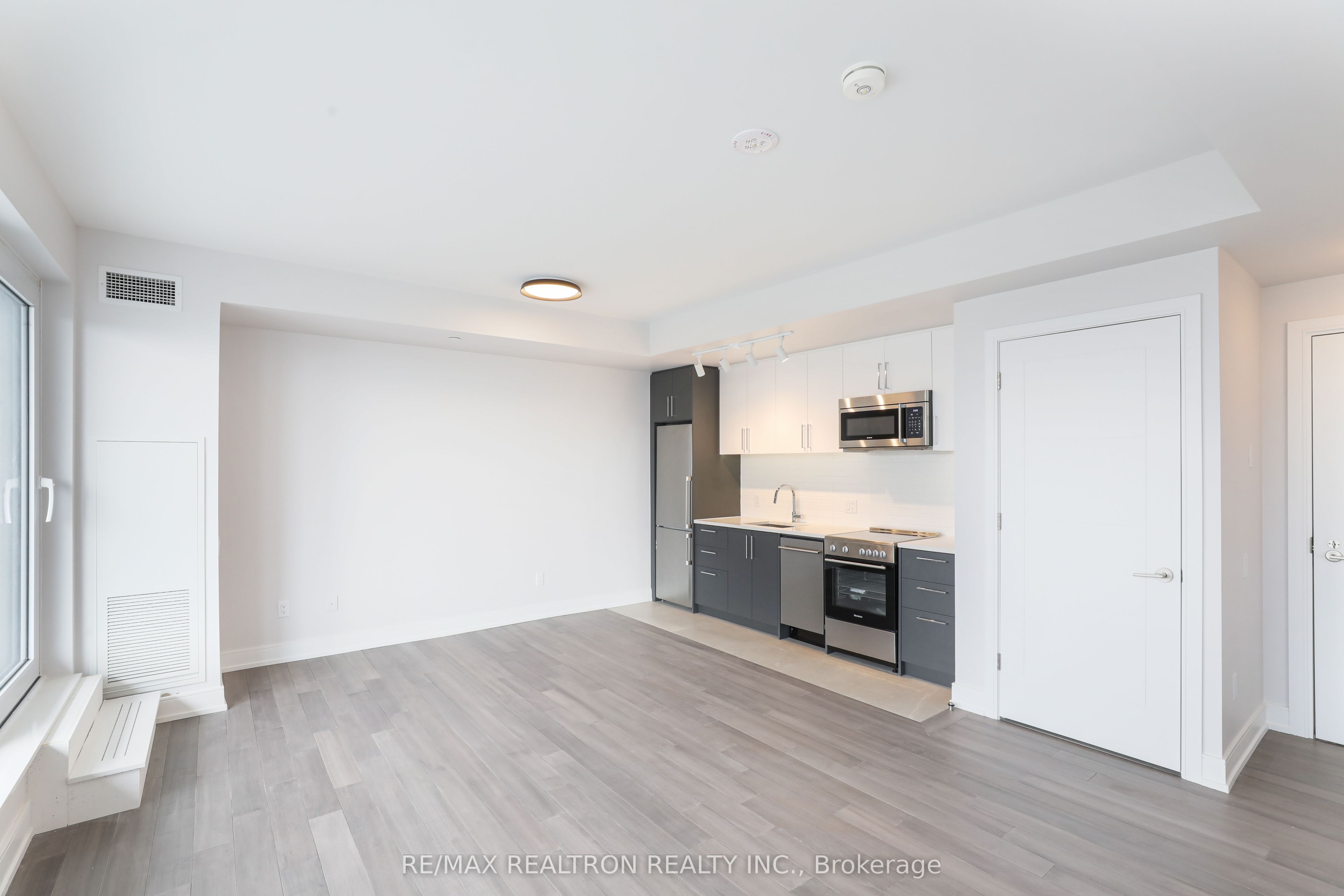 2525 Bathurst Street 1203 Property Photo 1