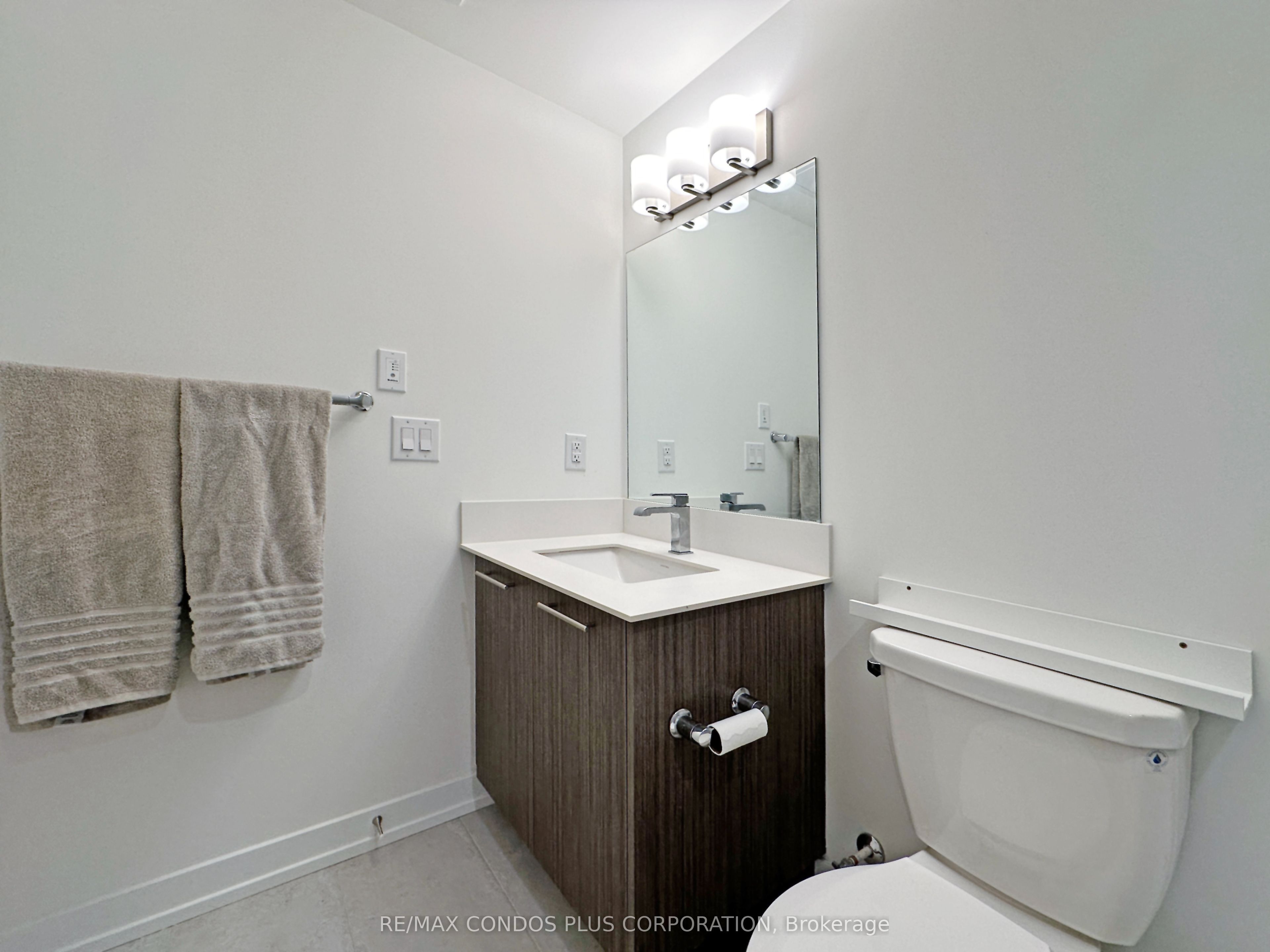 871 Sheppard Avenue W 9 Property Photo 4