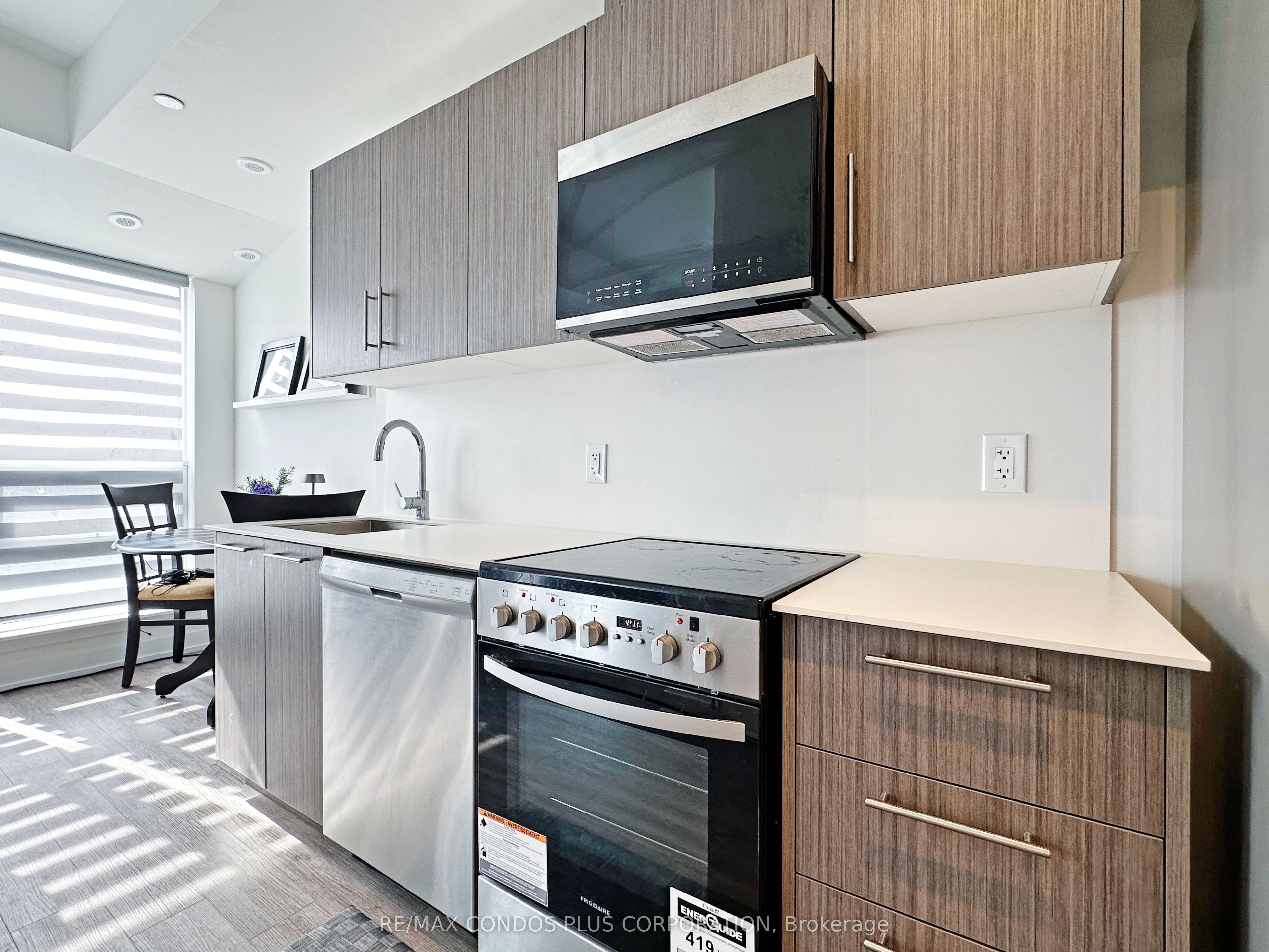 871 Sheppard Avenue W 9 Property Photo 16