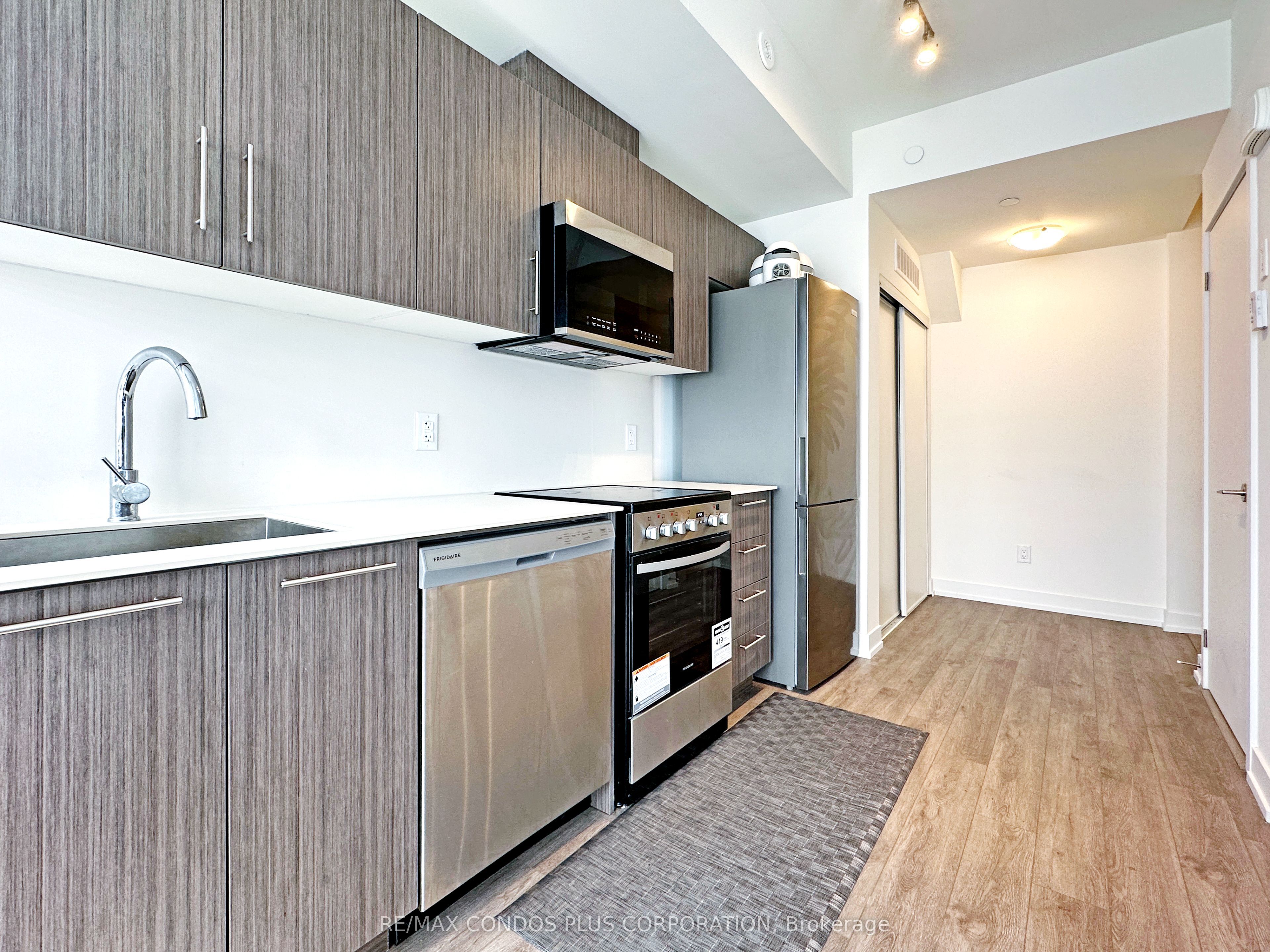 871 Sheppard Avenue W 9 Property Photo 17