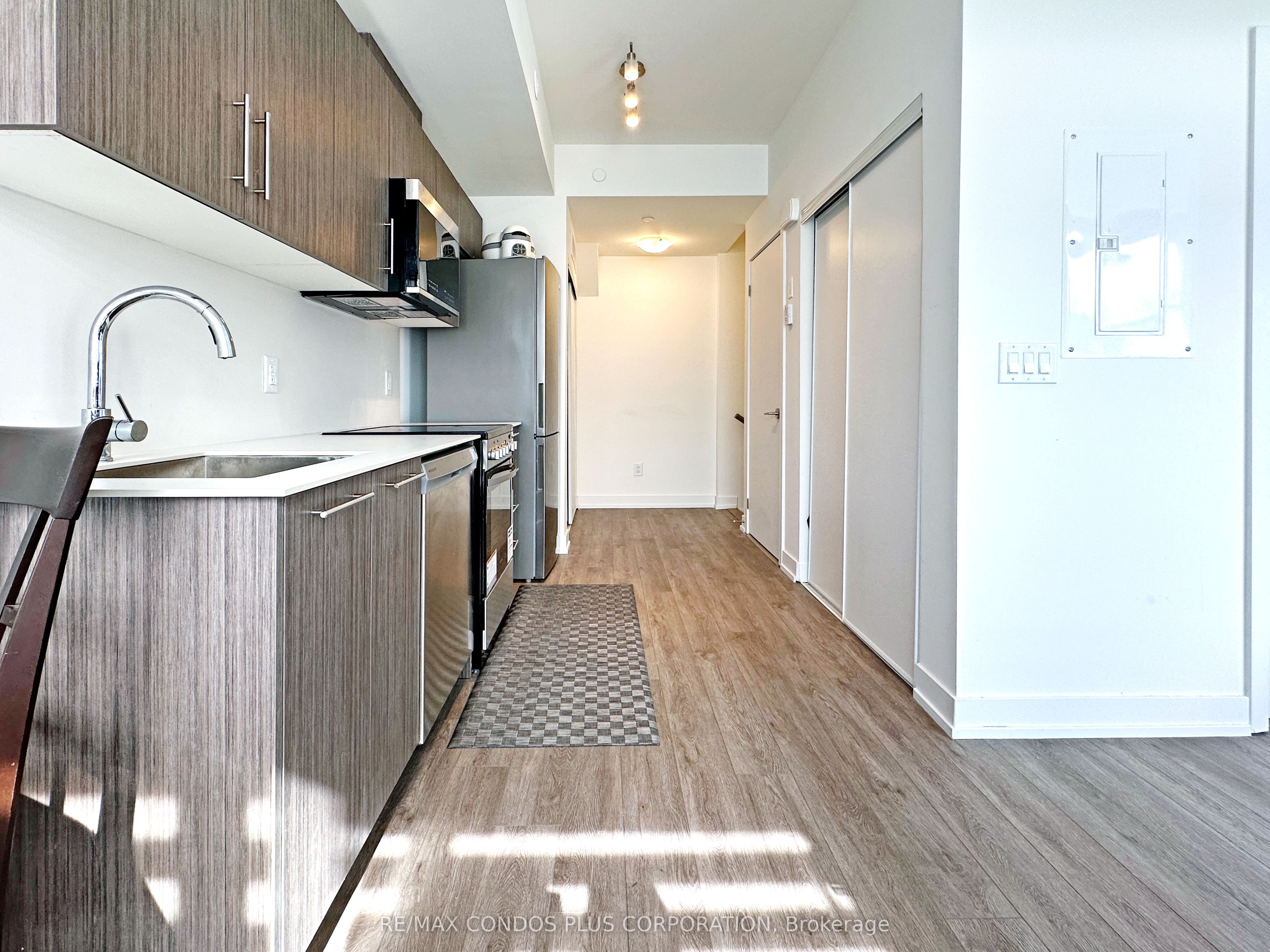 871 Sheppard Avenue W 9 Property Photo 18