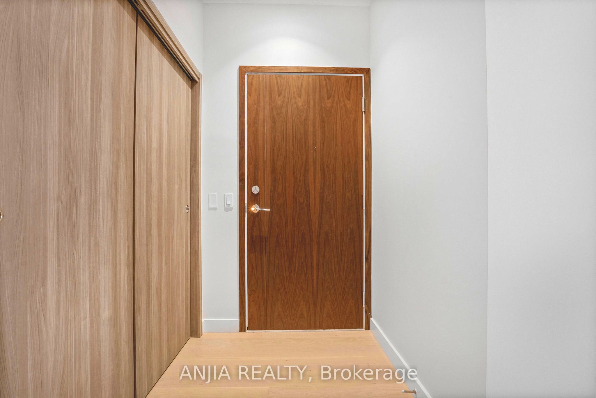 85 Mcmahon Drive Th607 Property Photo 4