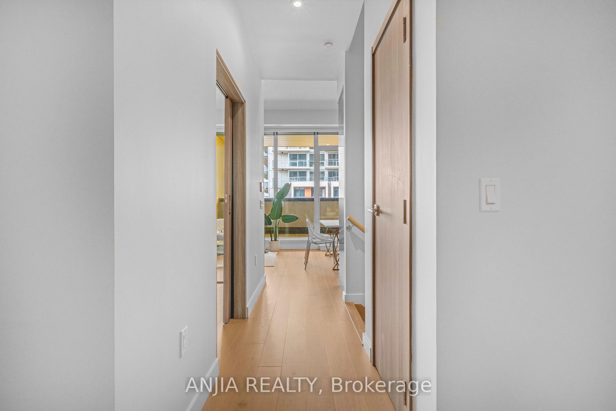 85 Mcmahon Drive Th607 Property Photo 6
