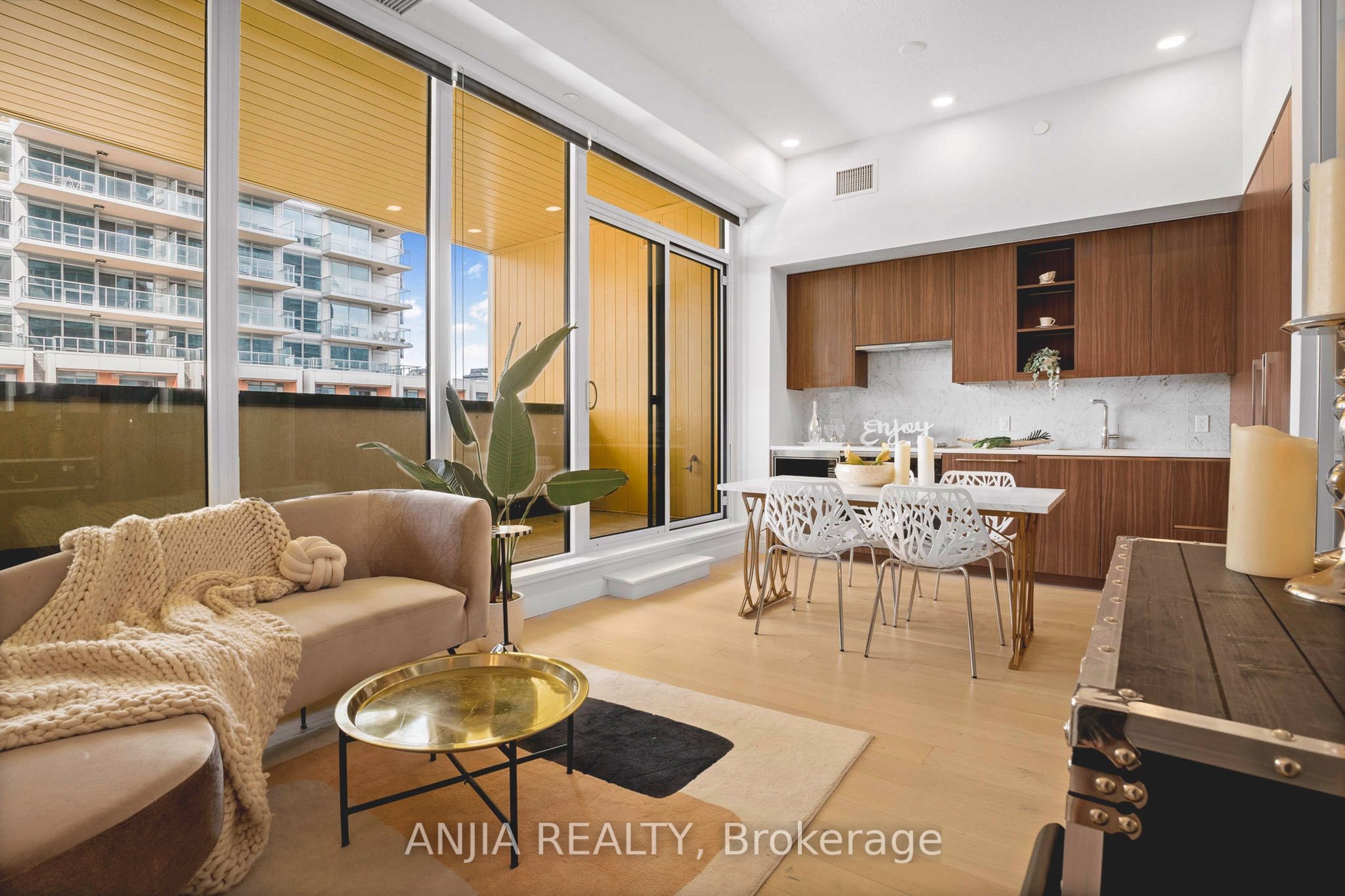 85 Mcmahon Drive Th607 Property Photo 8