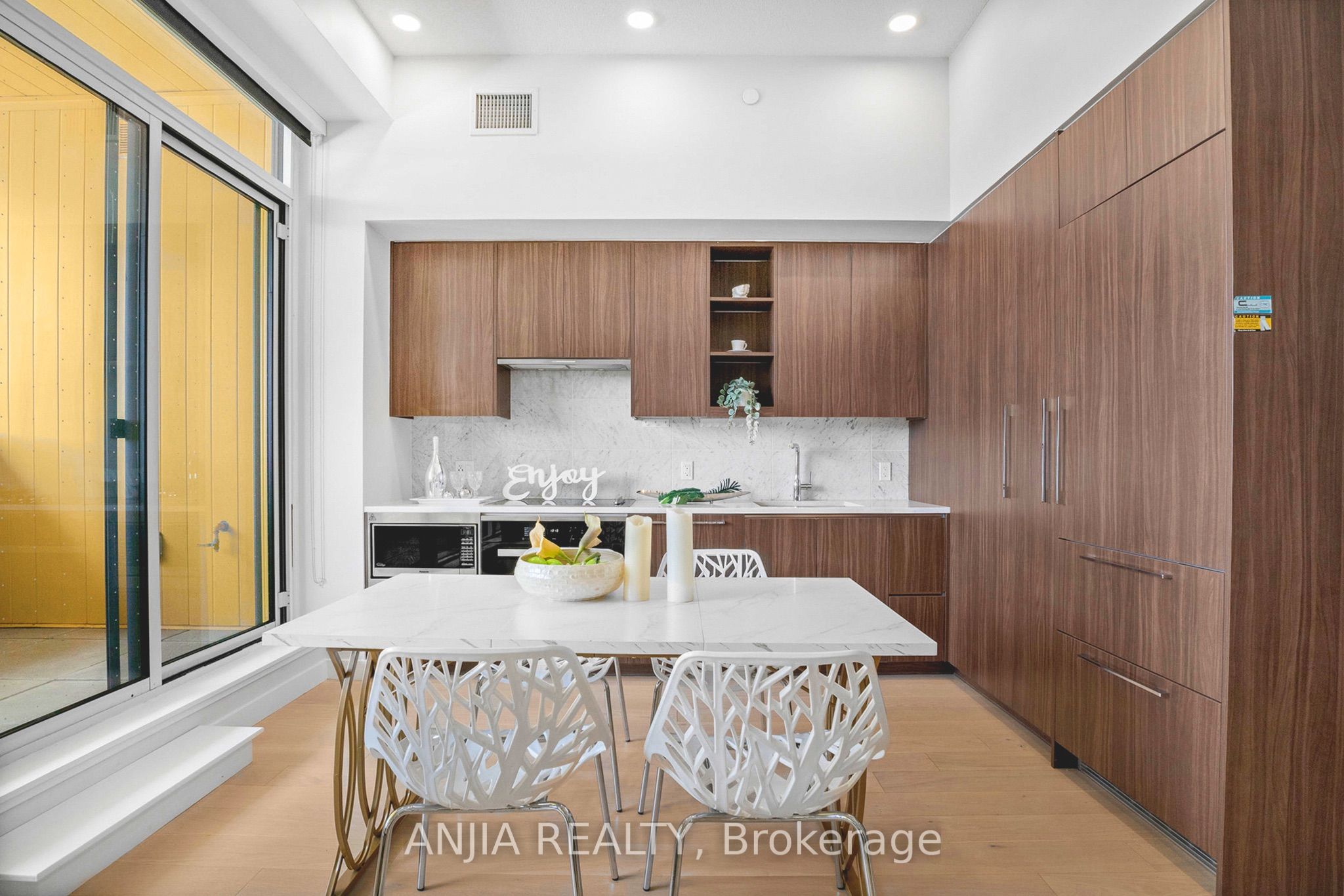 85 Mcmahon Drive Th607 Property Photo 12