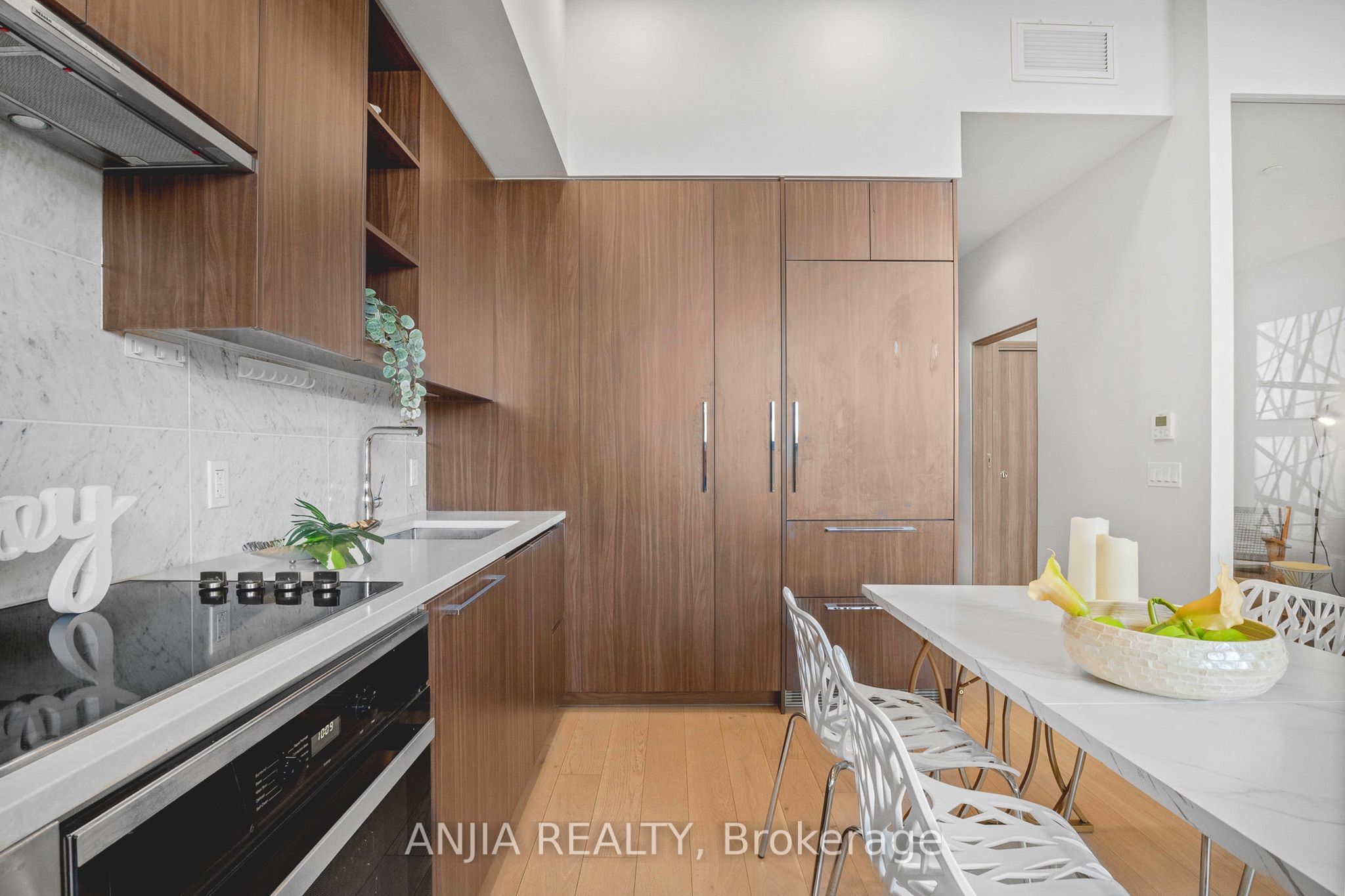 85 Mcmahon Drive Th607 Property Photo 14