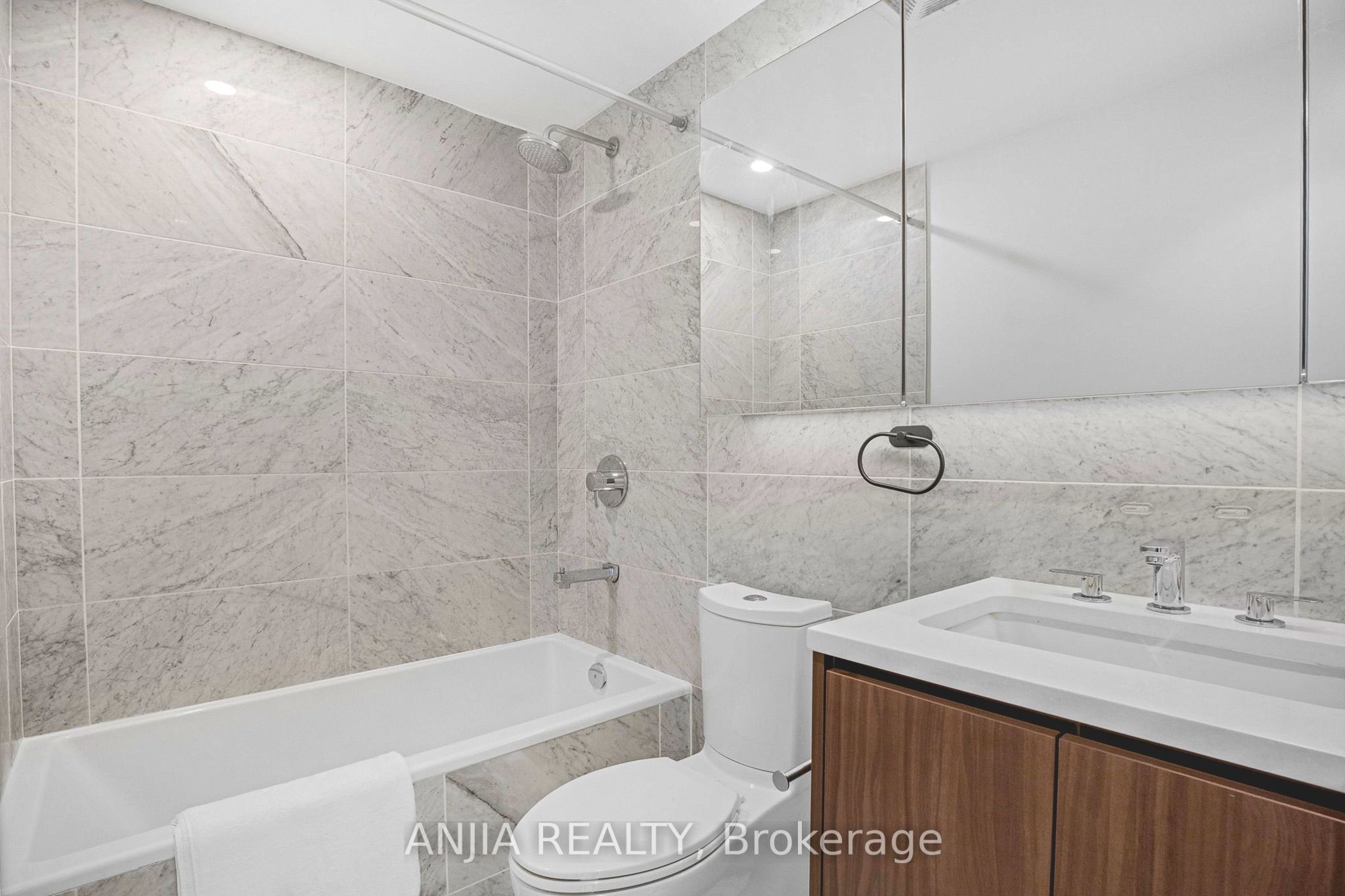85 Mcmahon Drive Th607 Property Photo 21