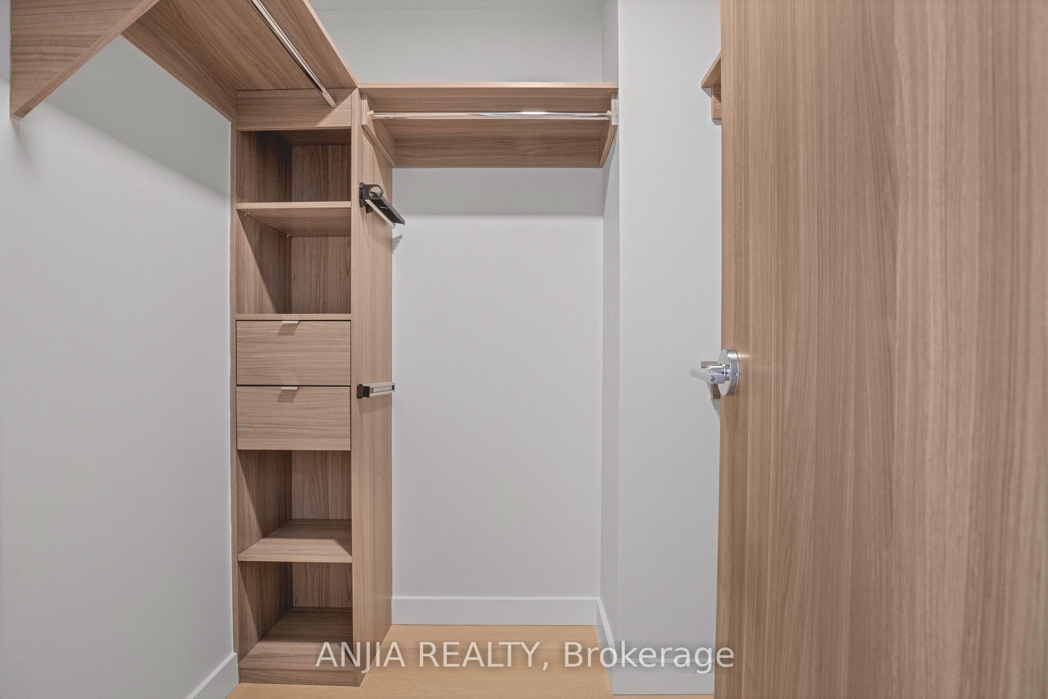 85 Mcmahon Drive Th607 Property Photo 24