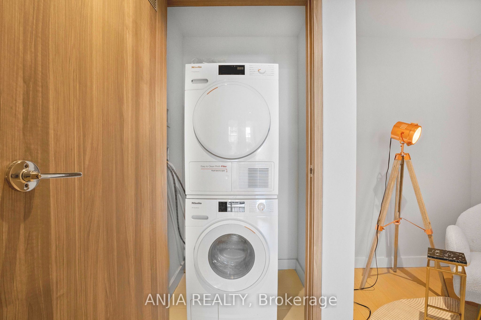 85 Mcmahon Drive Th607 Property Photo 26