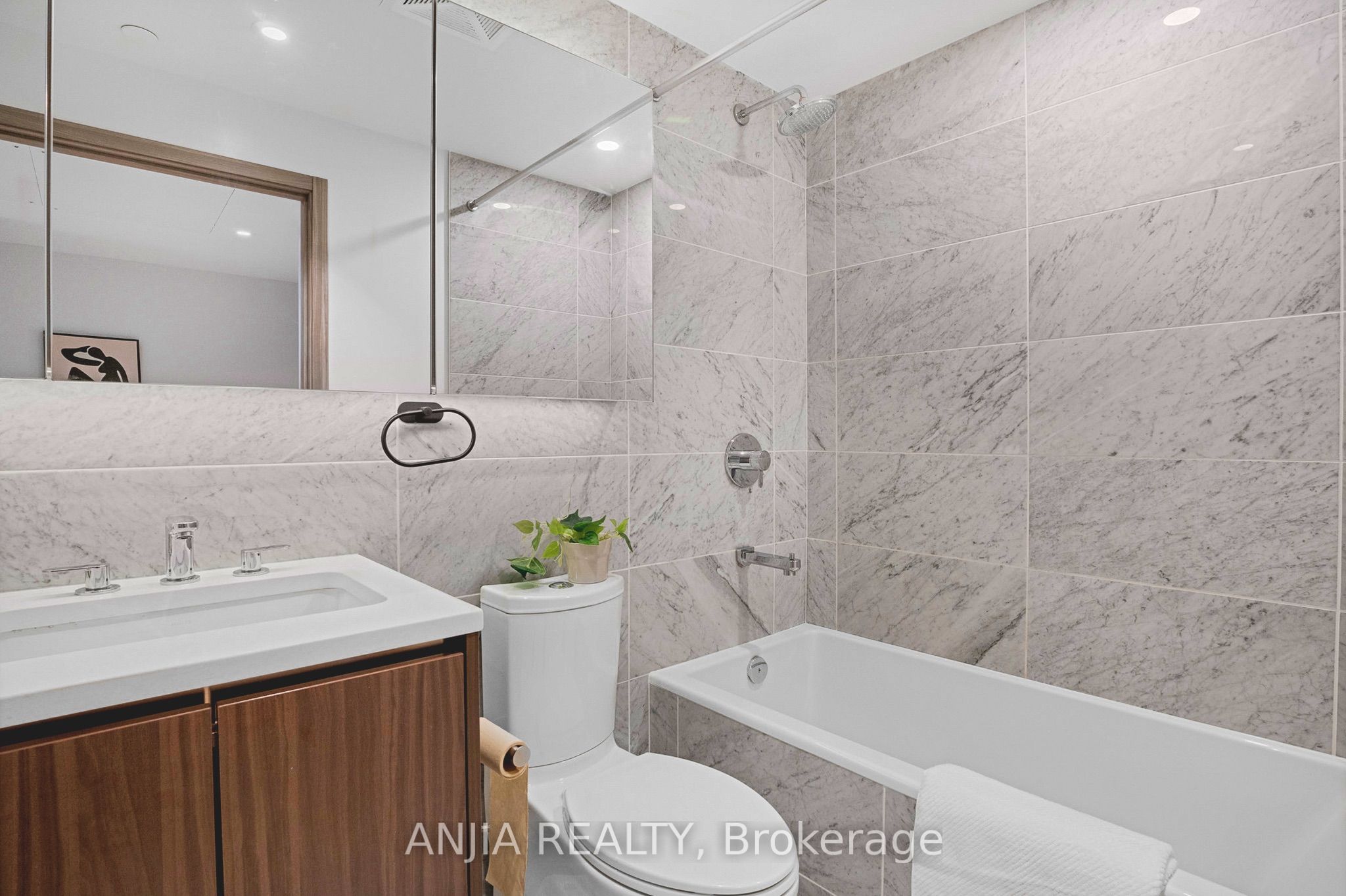 85 Mcmahon Drive Th607 Property Photo 27