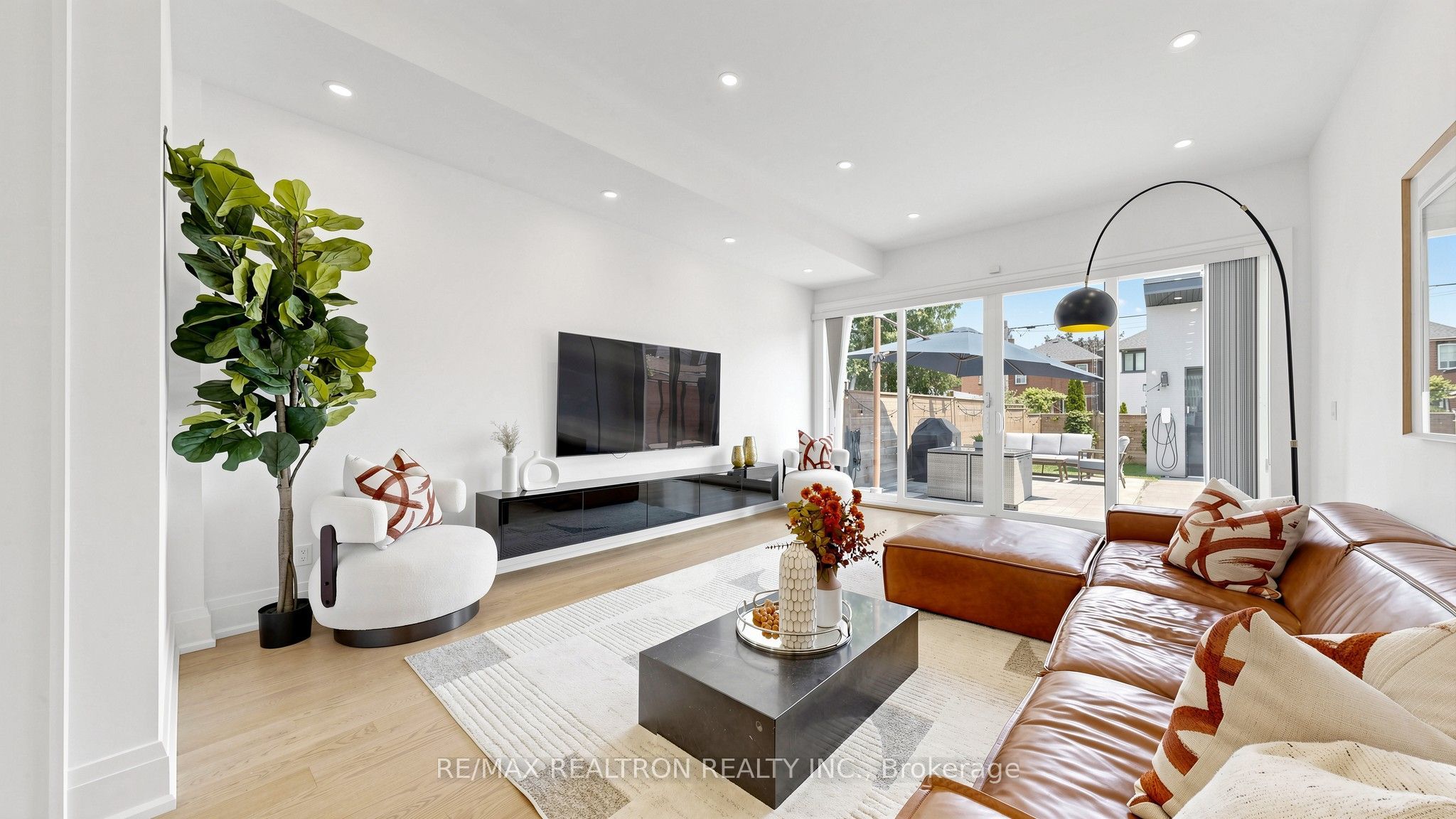 443 Northcliffe Boulevard Property Photo 4