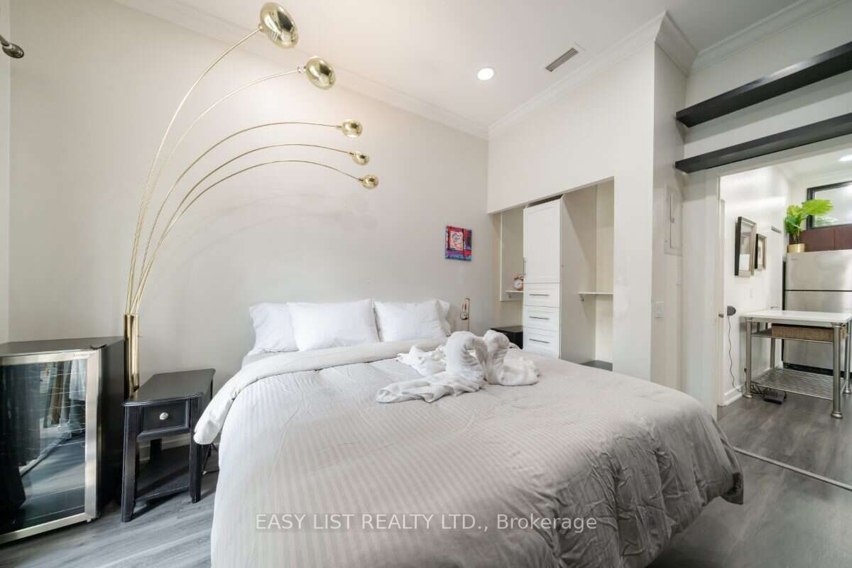 373 Front Street W 101 Property Photo 10