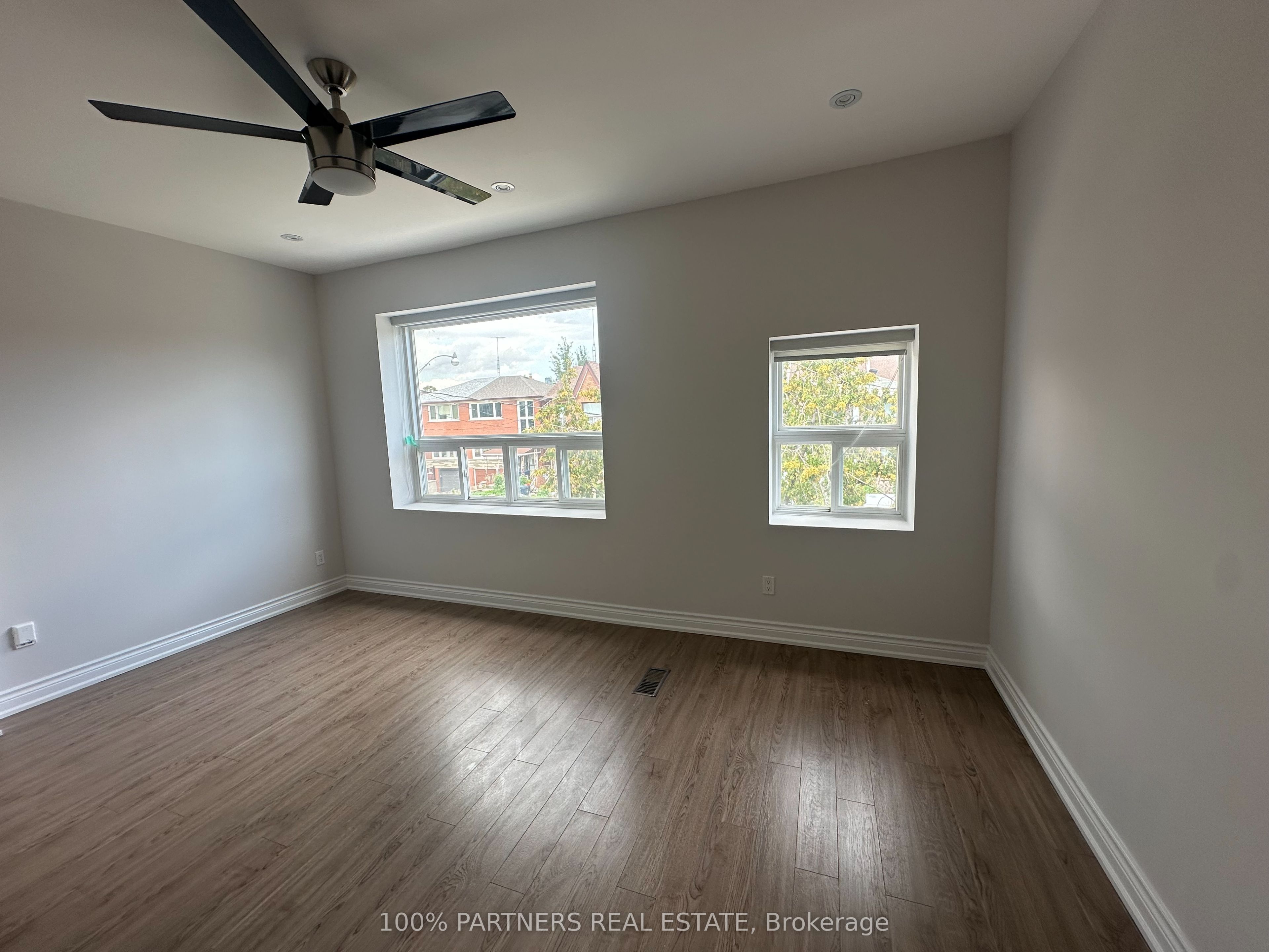 210 Bellwoods Avenue Property Photo 6