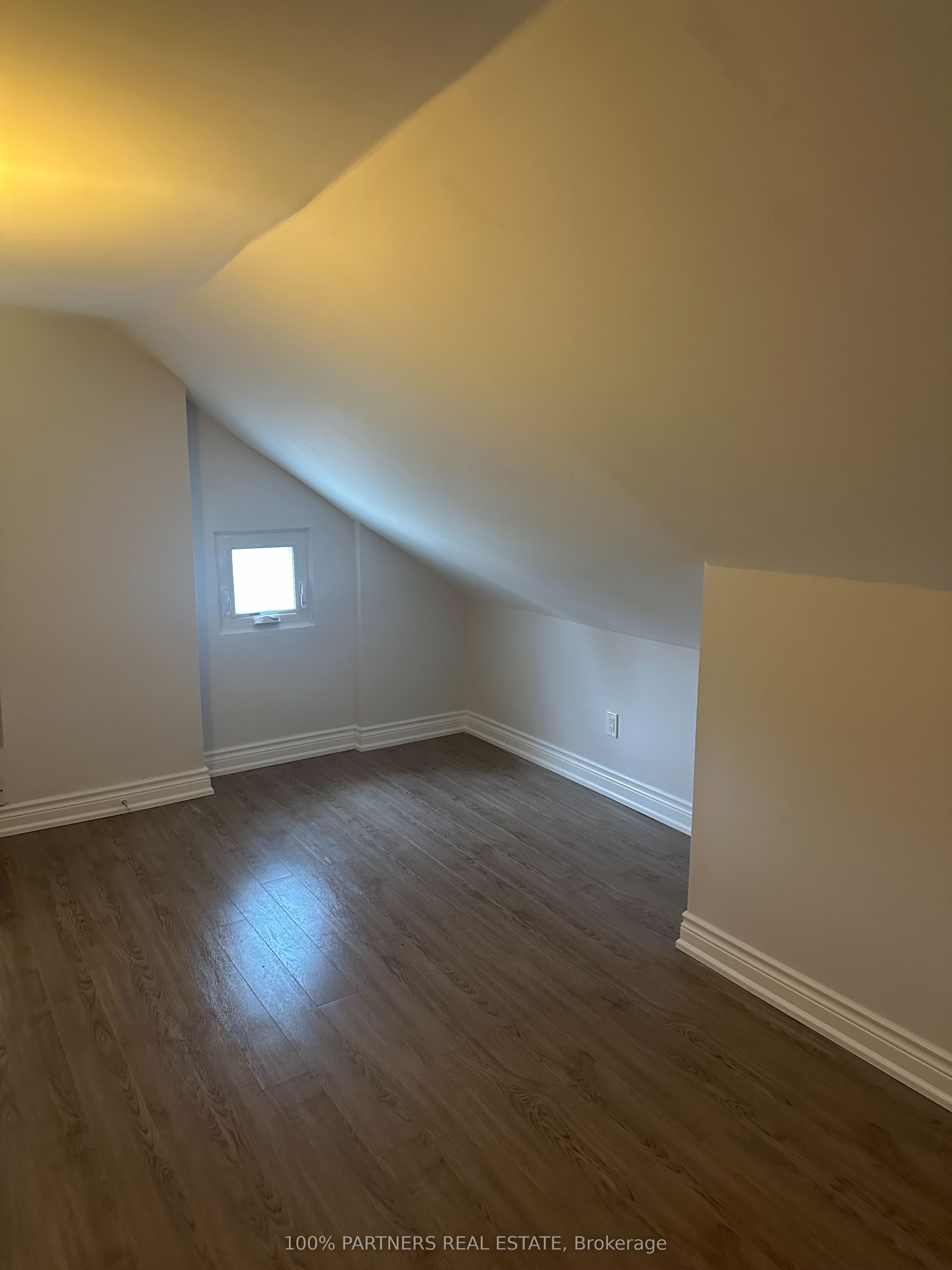 210 Bellwoods Avenue Property Photo 13