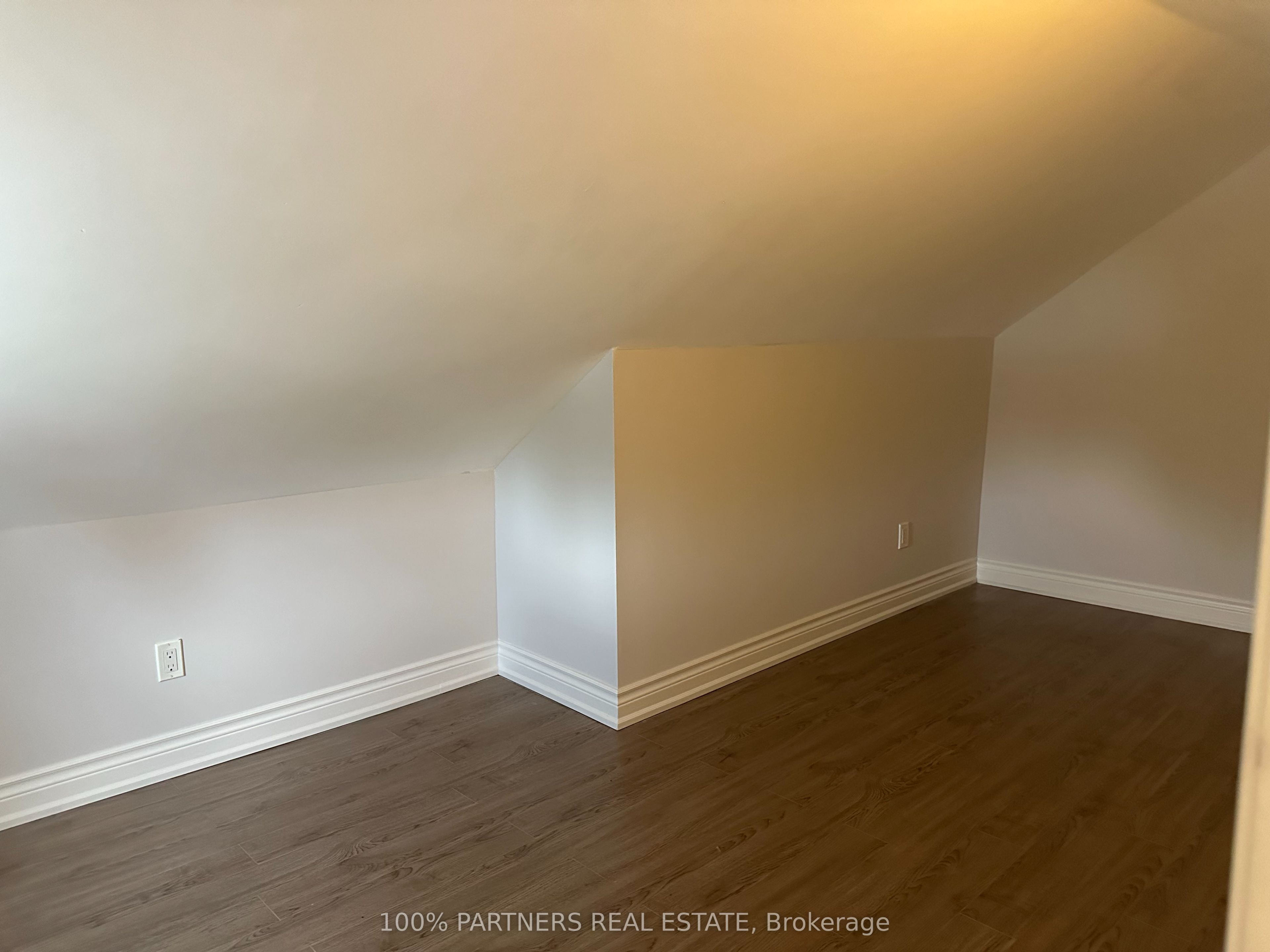 210 Bellwoods Avenue Property Photo 14