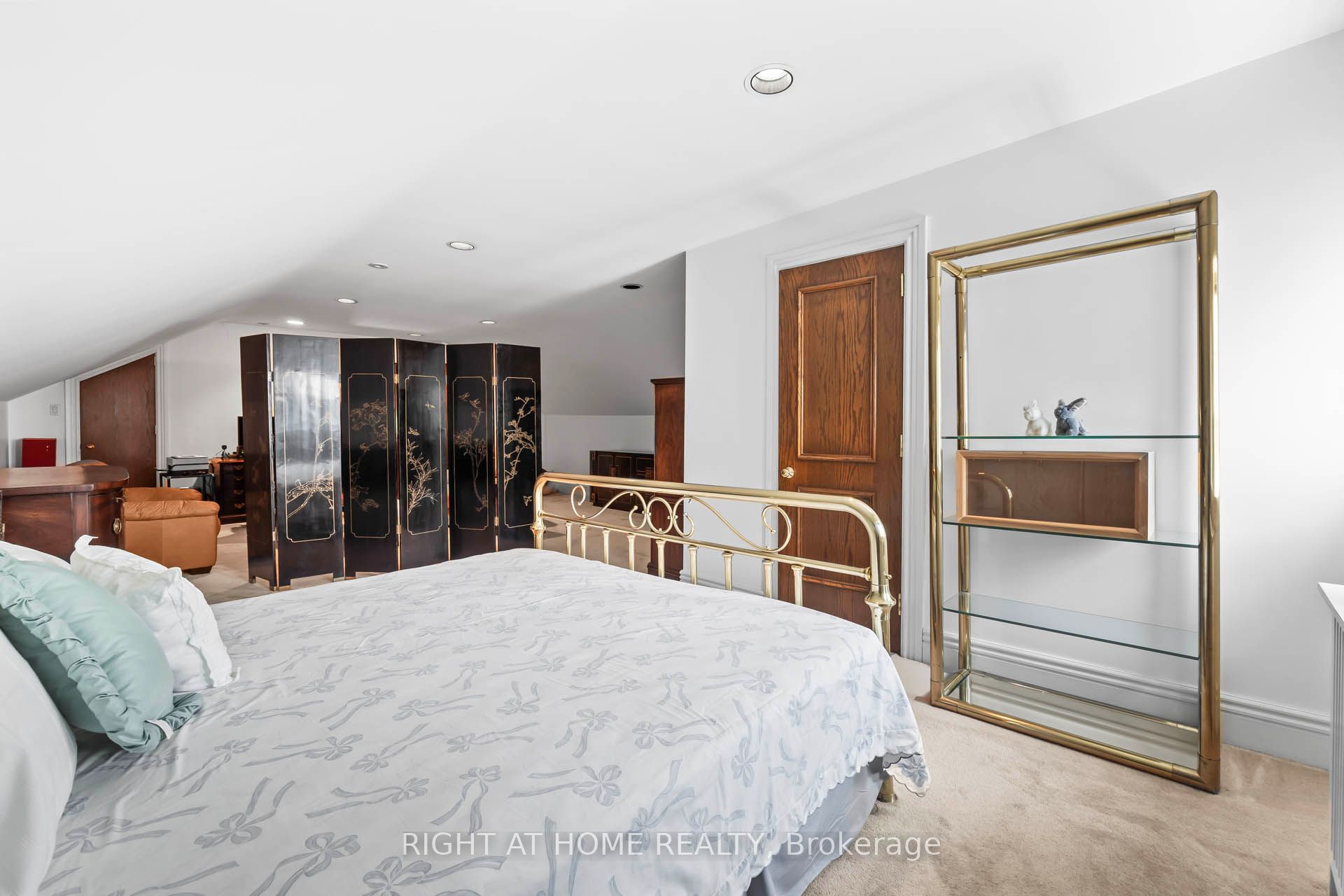 287 Russell Hill Road Property Photo 34