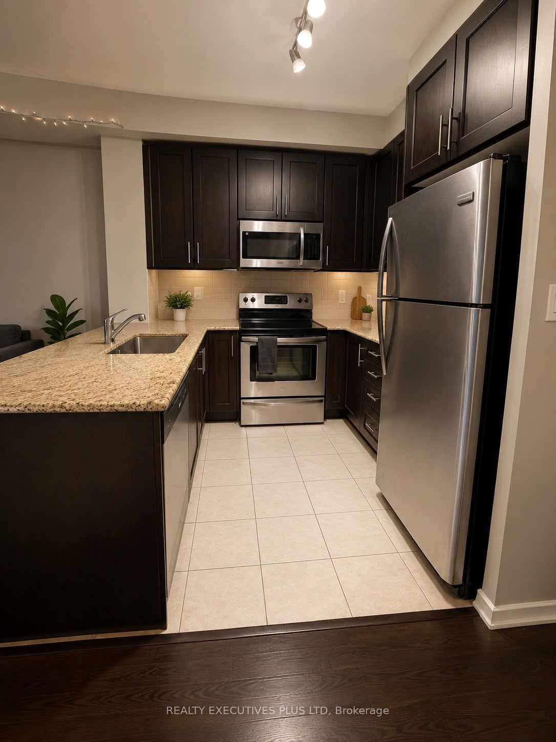 135 Wynford Drive 404 Property Photo 8