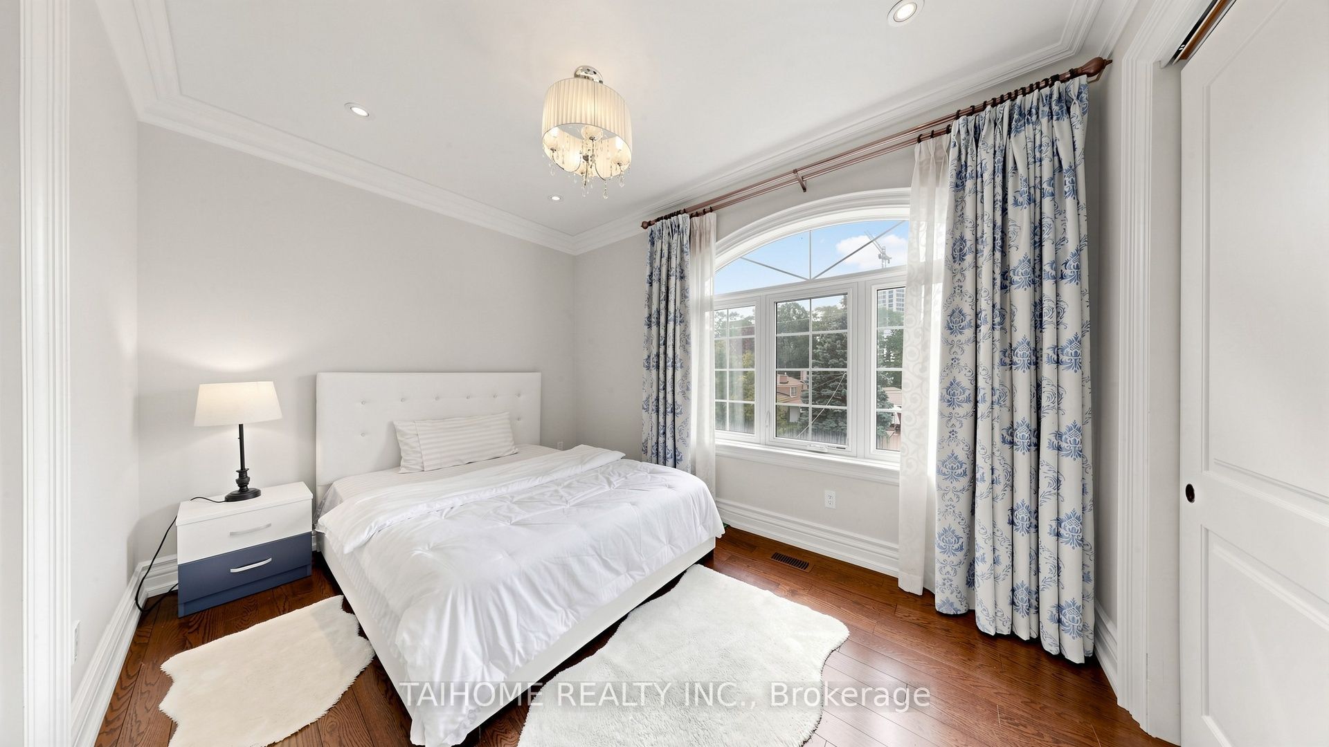 38 Foxwarren Drive Property Photo 28