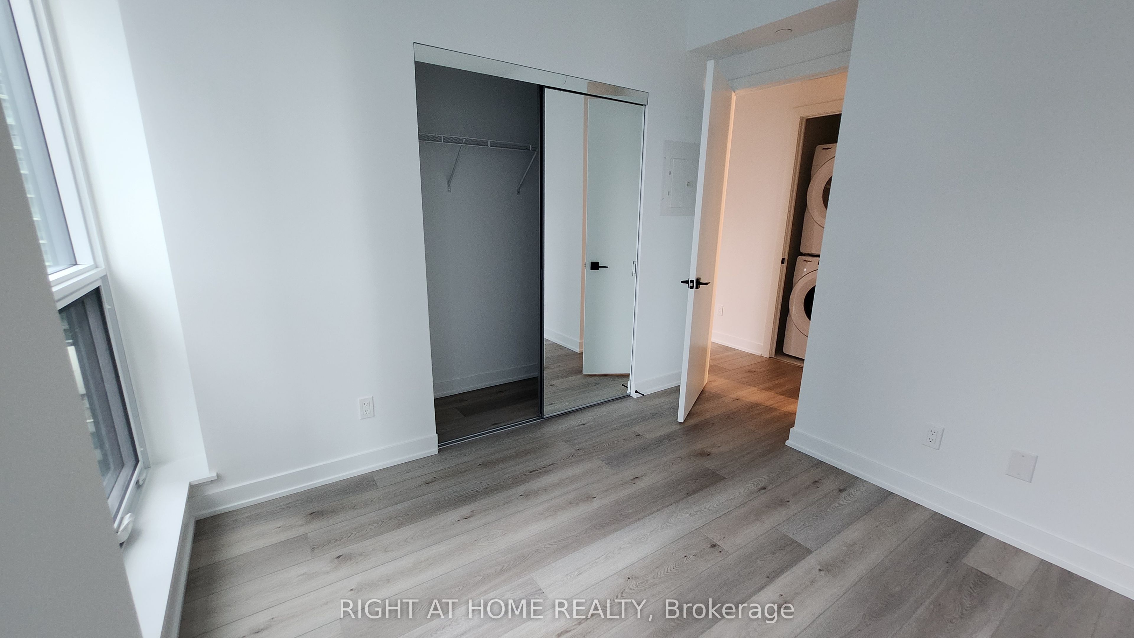 327 King Street W 2805 Property Photo 6