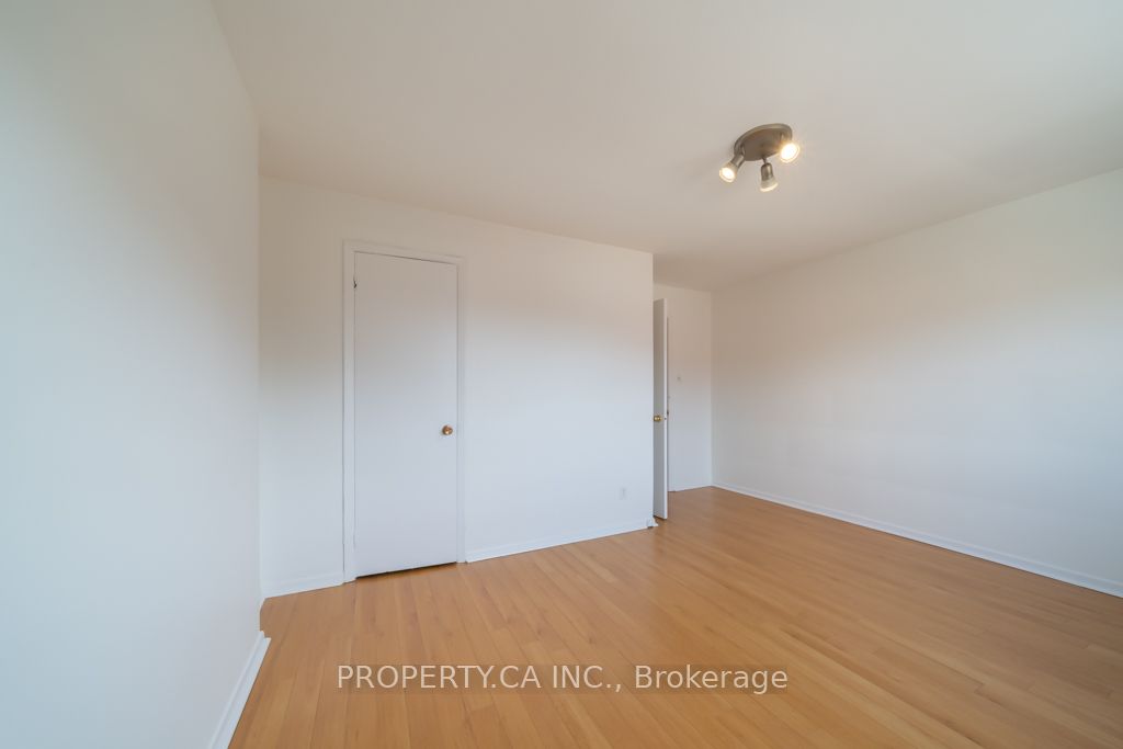 281 Augusta Avenue 2-3 Property Photo 3