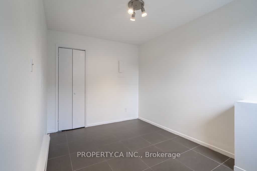 281 Augusta Avenue 2-3 Property Photo 7