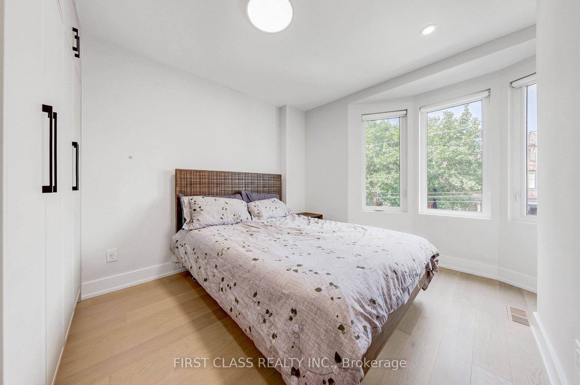 431 Roxton Road Ensuite 3 Property Photo 4