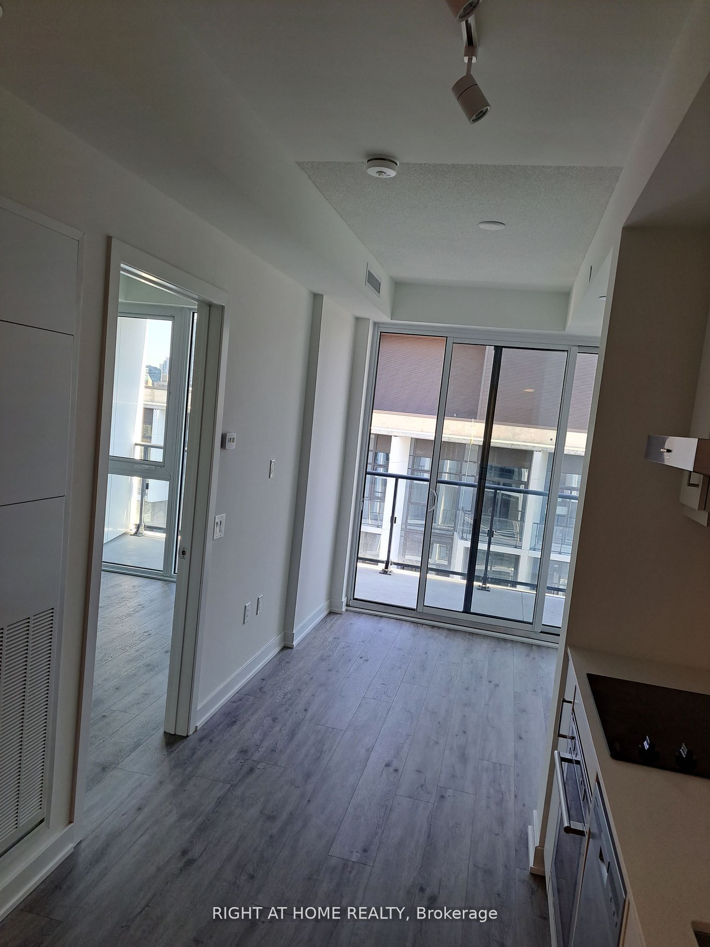 9 Tecumseth Street 1401 Property Photo 4