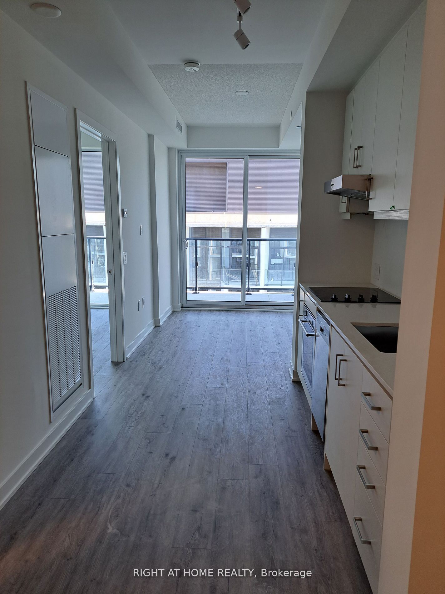 9 Tecumseth Street 1401 Property Photo 7